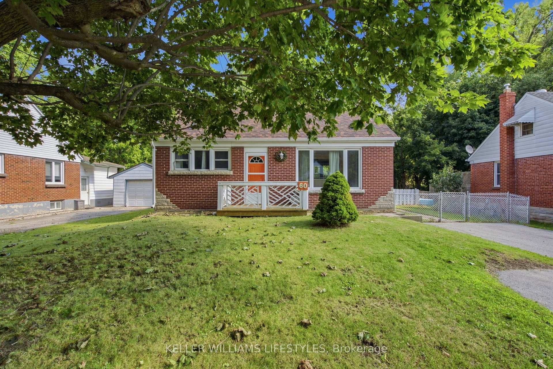 Photo 2 of 60 Churchill Crescent, St. Thomas — HOMEH
