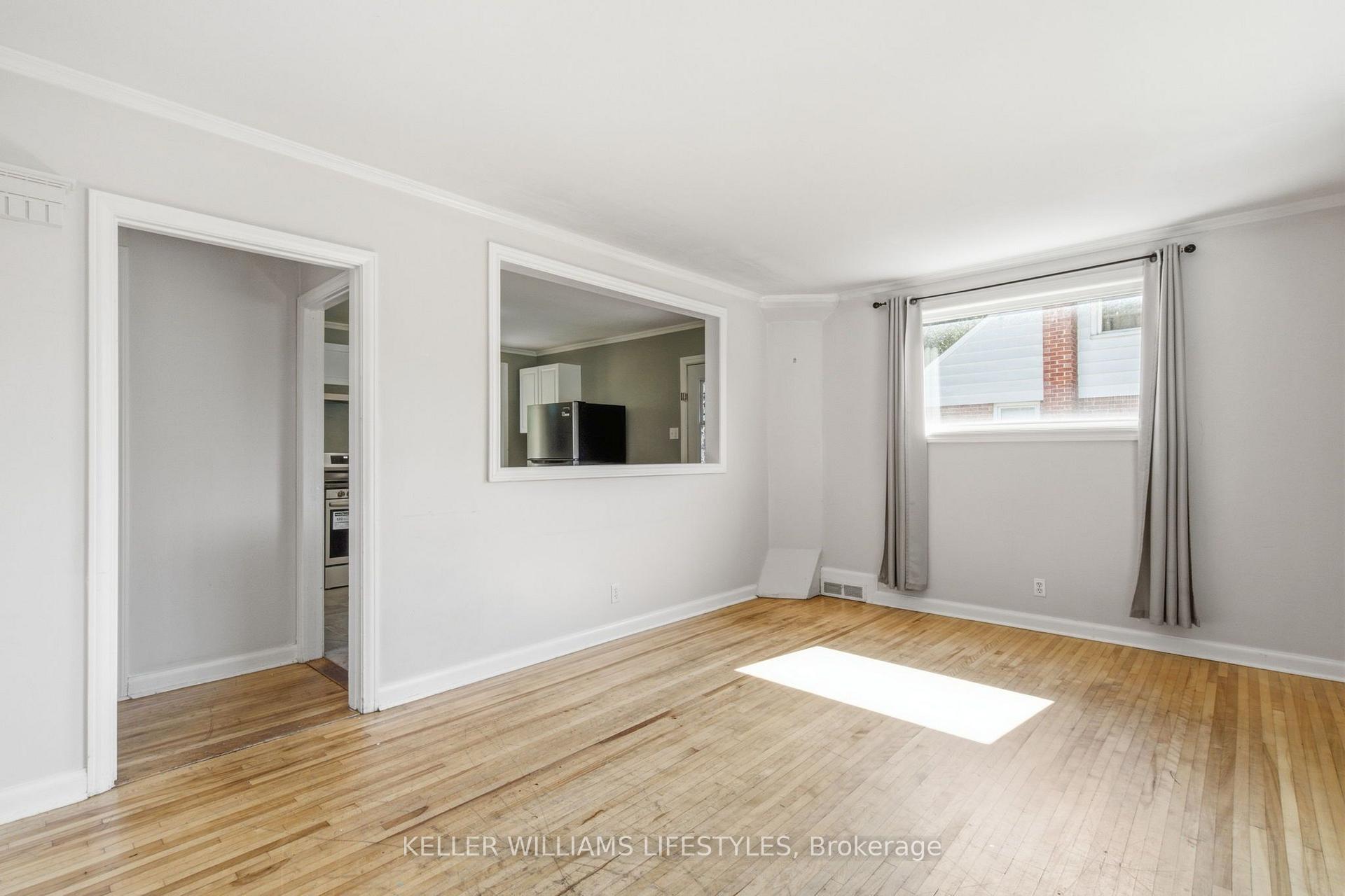 Photo 4 of 60 Churchill Crescent, St. Thomas — HOMEH