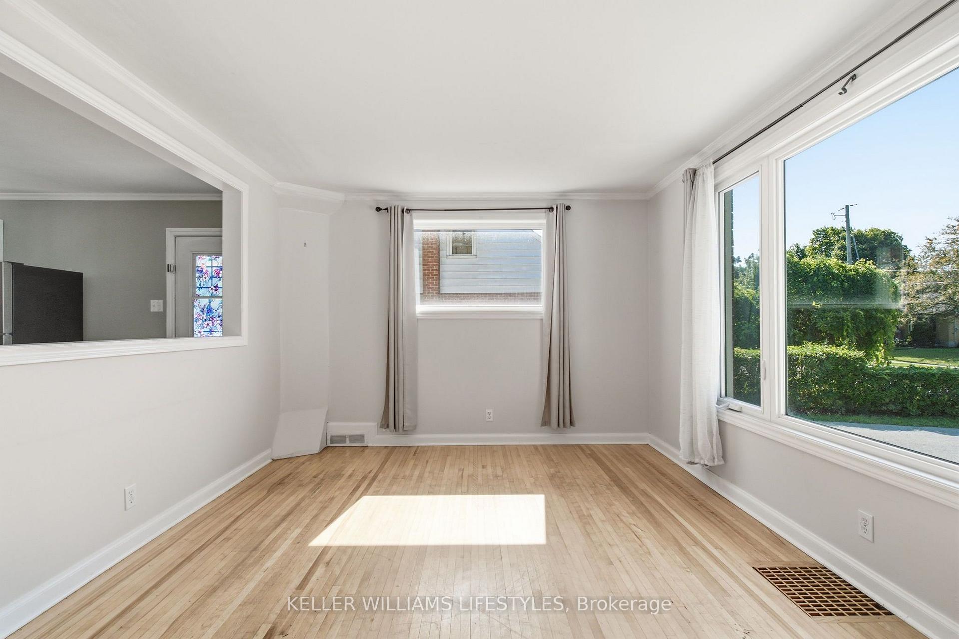 Photo 5 of 60 Churchill Crescent, St. Thomas — HOMEH