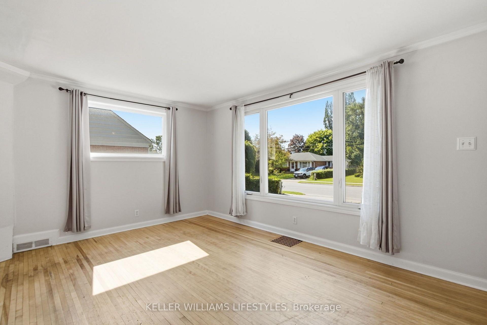 Photo 6 of 60 Churchill Crescent, St. Thomas — HOMEH