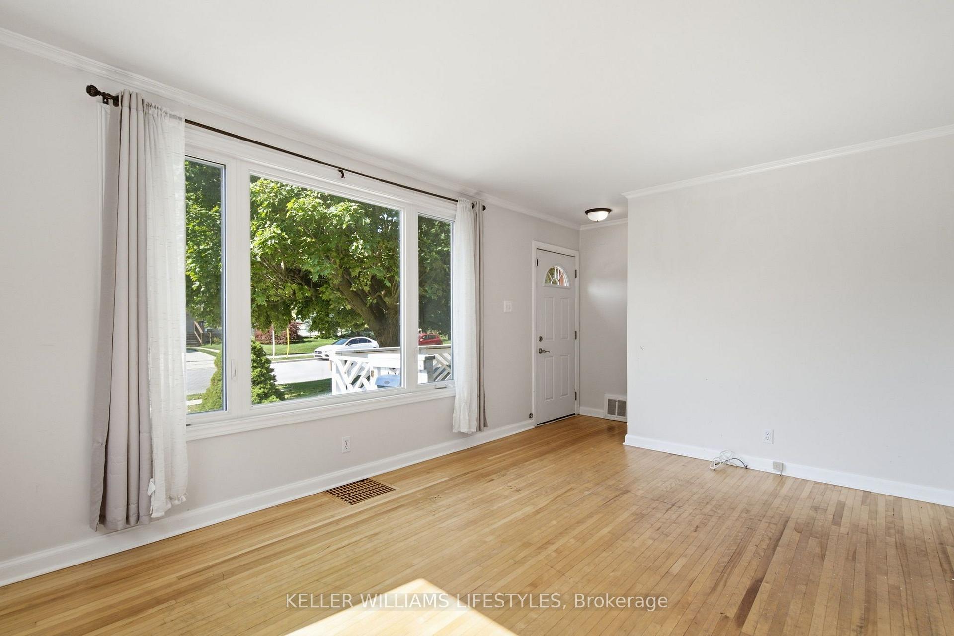 Photo 7 of 60 Churchill Crescent, St. Thomas — HOMEH
