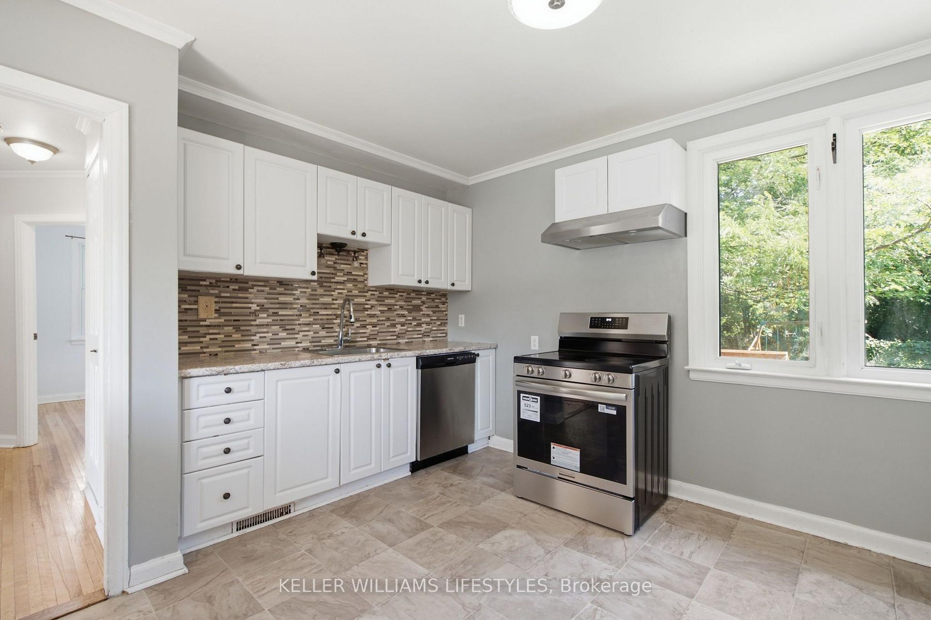 Photo 10 of 60 Churchill Crescent, St. Thomas — HOMEH