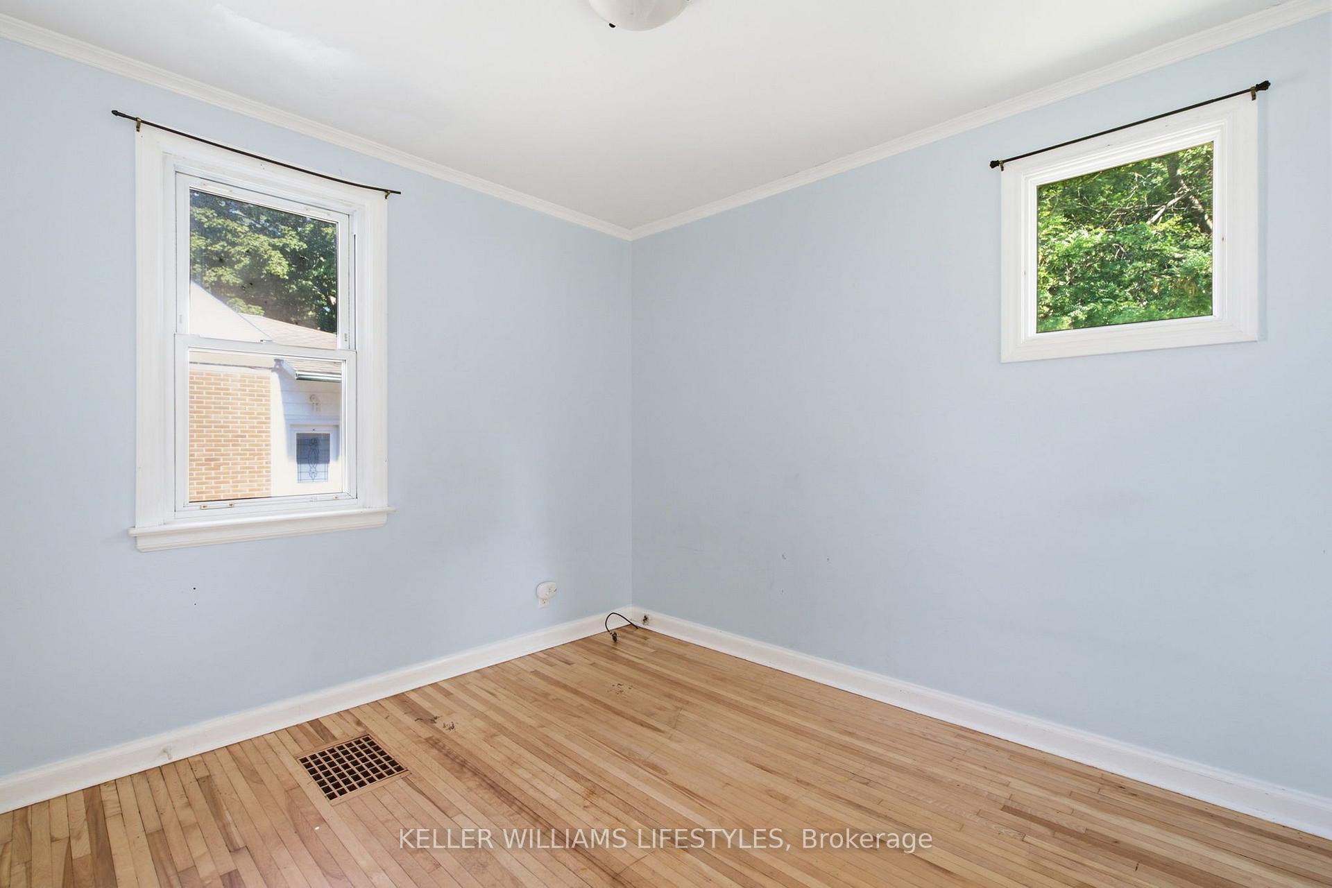 Photo 16 of 60 Churchill Crescent, St. Thomas — HOMEH