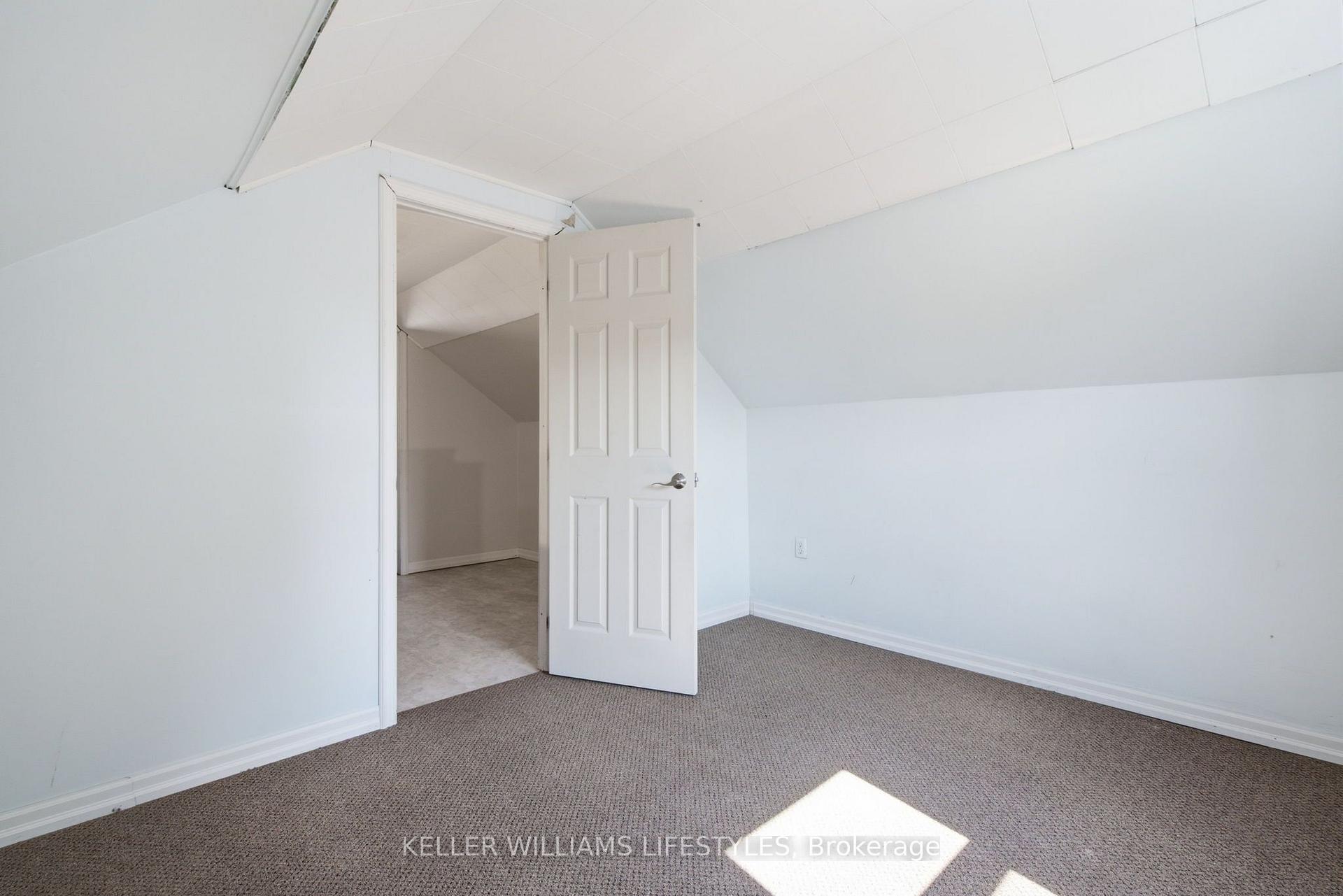 Photo 23 of 60 Churchill Crescent, St. Thomas — HOMEH
