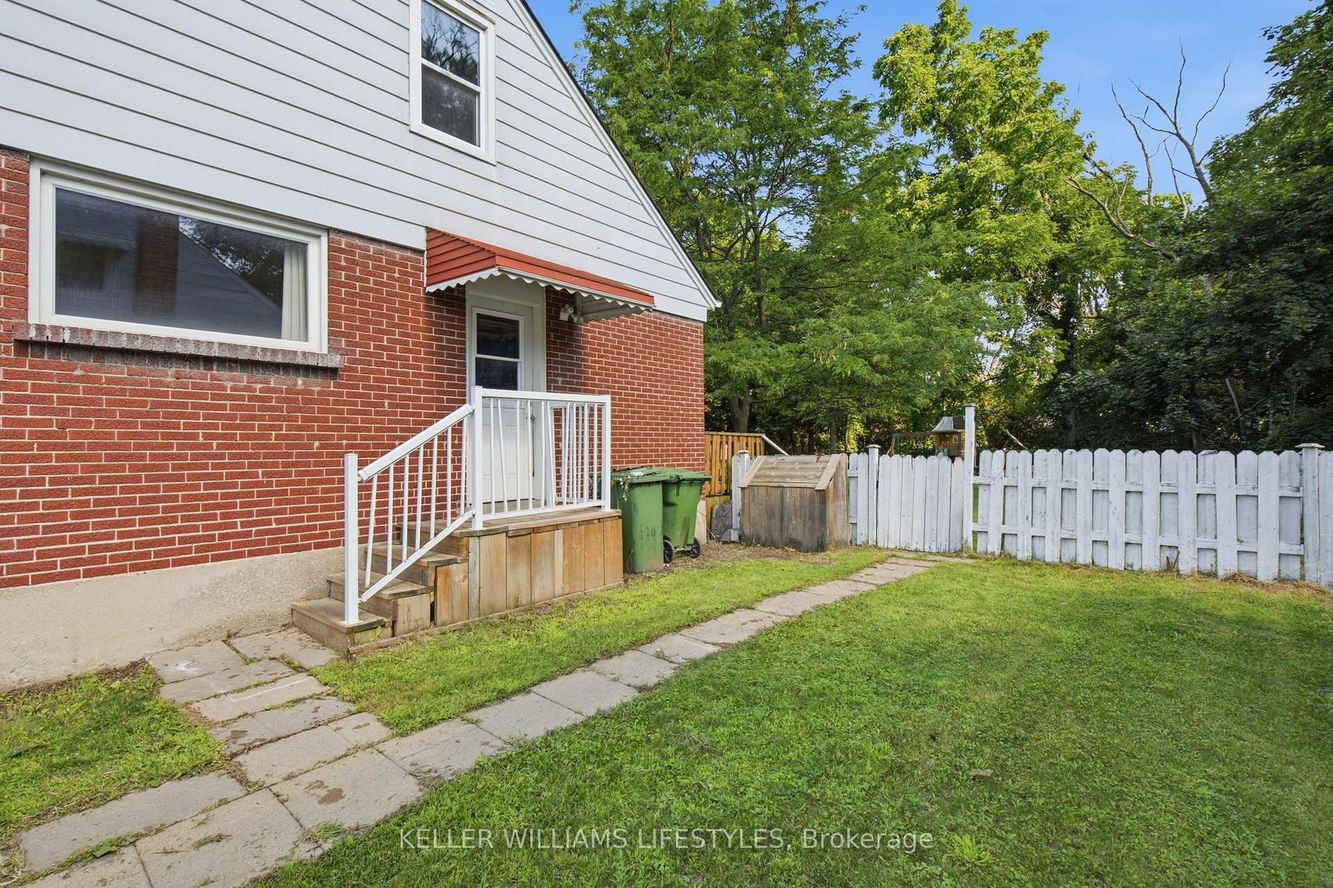 Photo 29 of 60 Churchill Crescent, St. Thomas — HOMEH