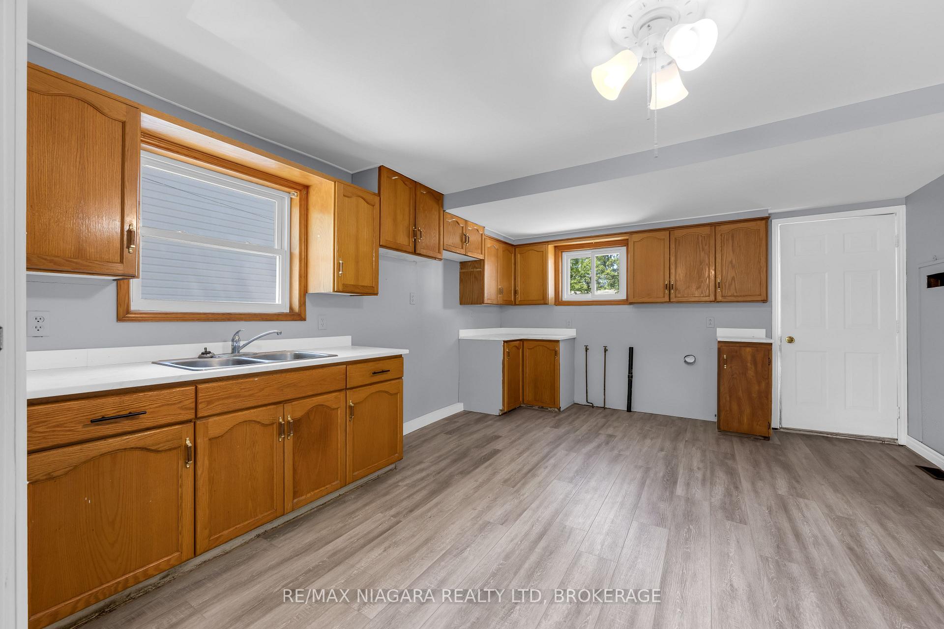 Photo 10 of 394 Simpson Avenue, Welland, Lincoln/Crowland — HOMEH