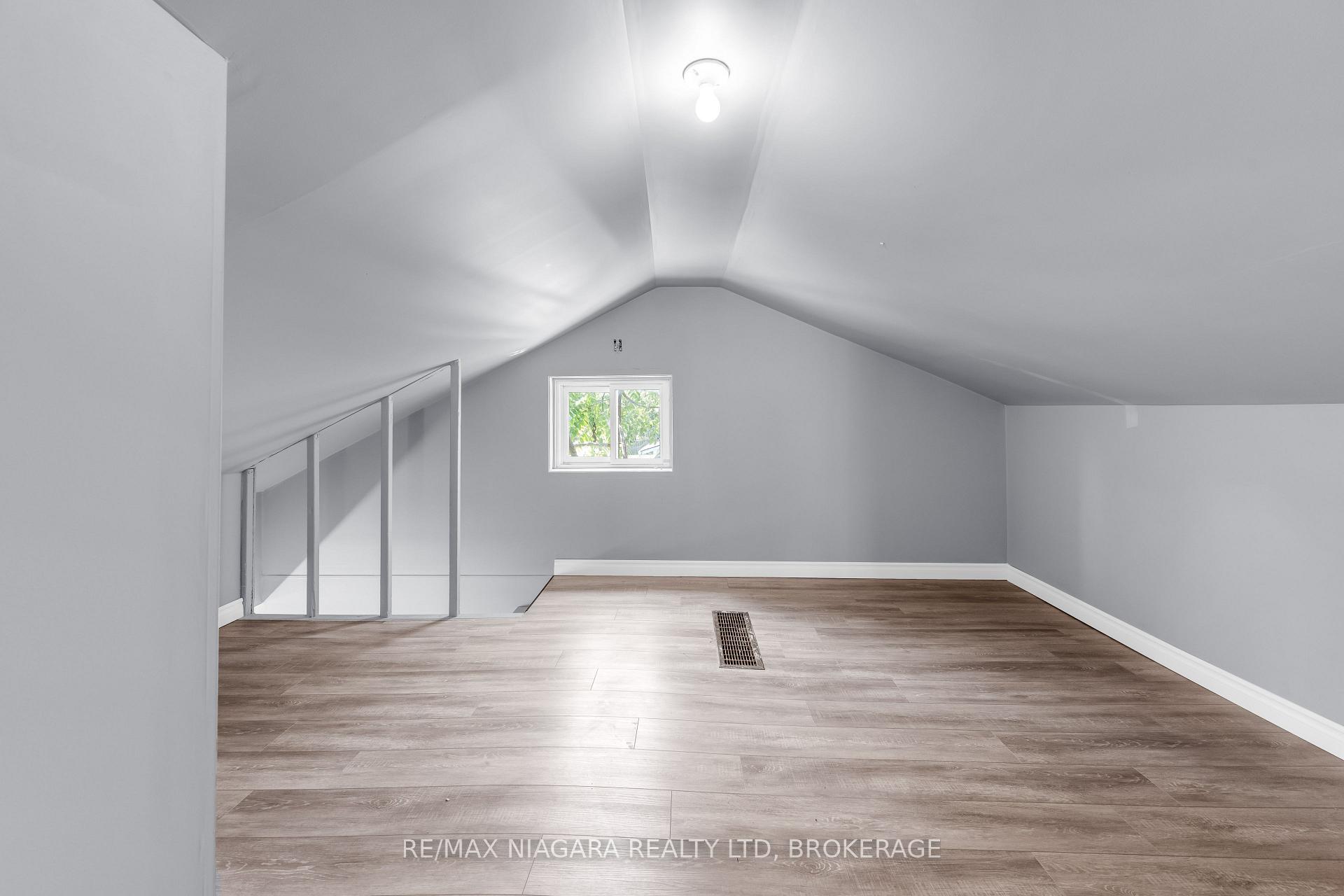 Photo 15 of 394 Simpson Avenue, Welland, Lincoln/Crowland — HOMEH