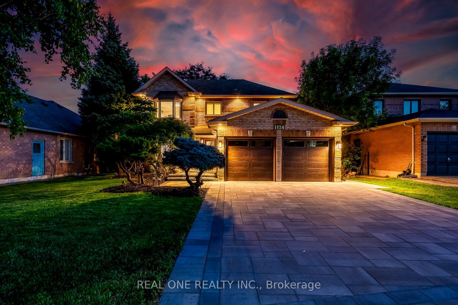 Photo 1 of 1124 Thoresby Drive, Oakville, Clearview — HOMEH