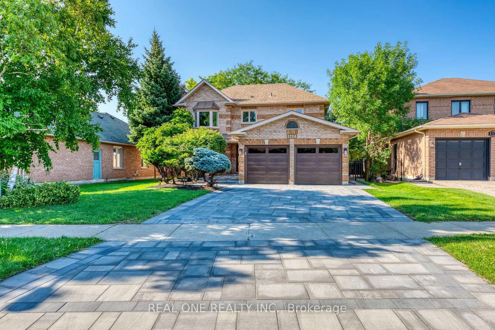 Photo 2 of 1124 Thoresby Drive, Oakville, Clearview — HOMEH