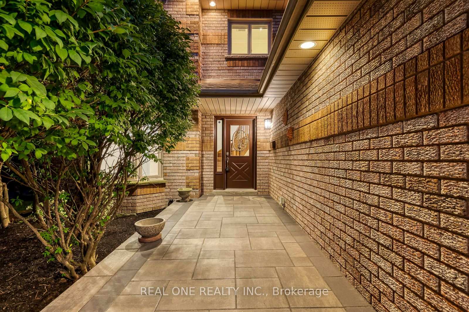 Photo 5 of 1124 Thoresby Drive, Oakville, Clearview — HOMEH