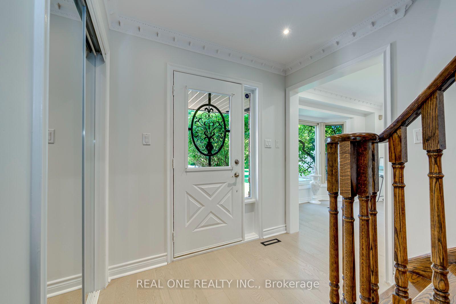 Photo 6 of 1124 Thoresby Drive, Oakville, Clearview — HOMEH