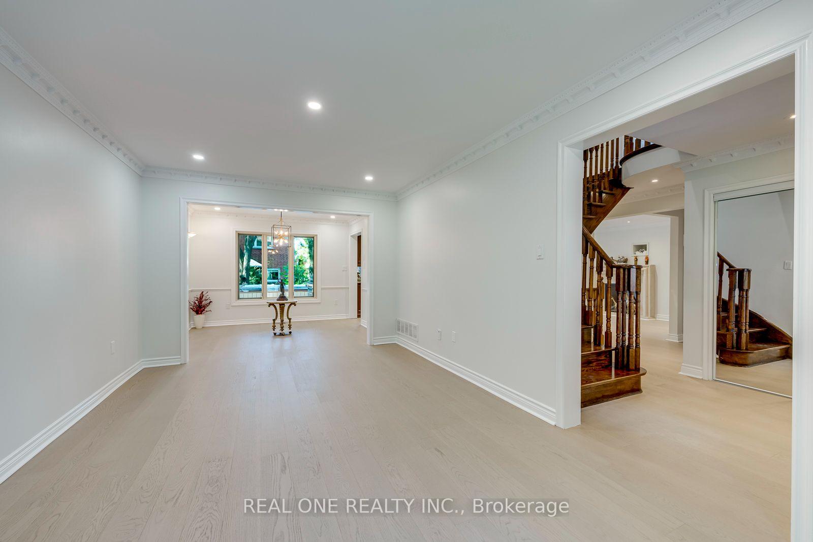 Photo 7 of 1124 Thoresby Drive, Oakville, Clearview — HOMEH