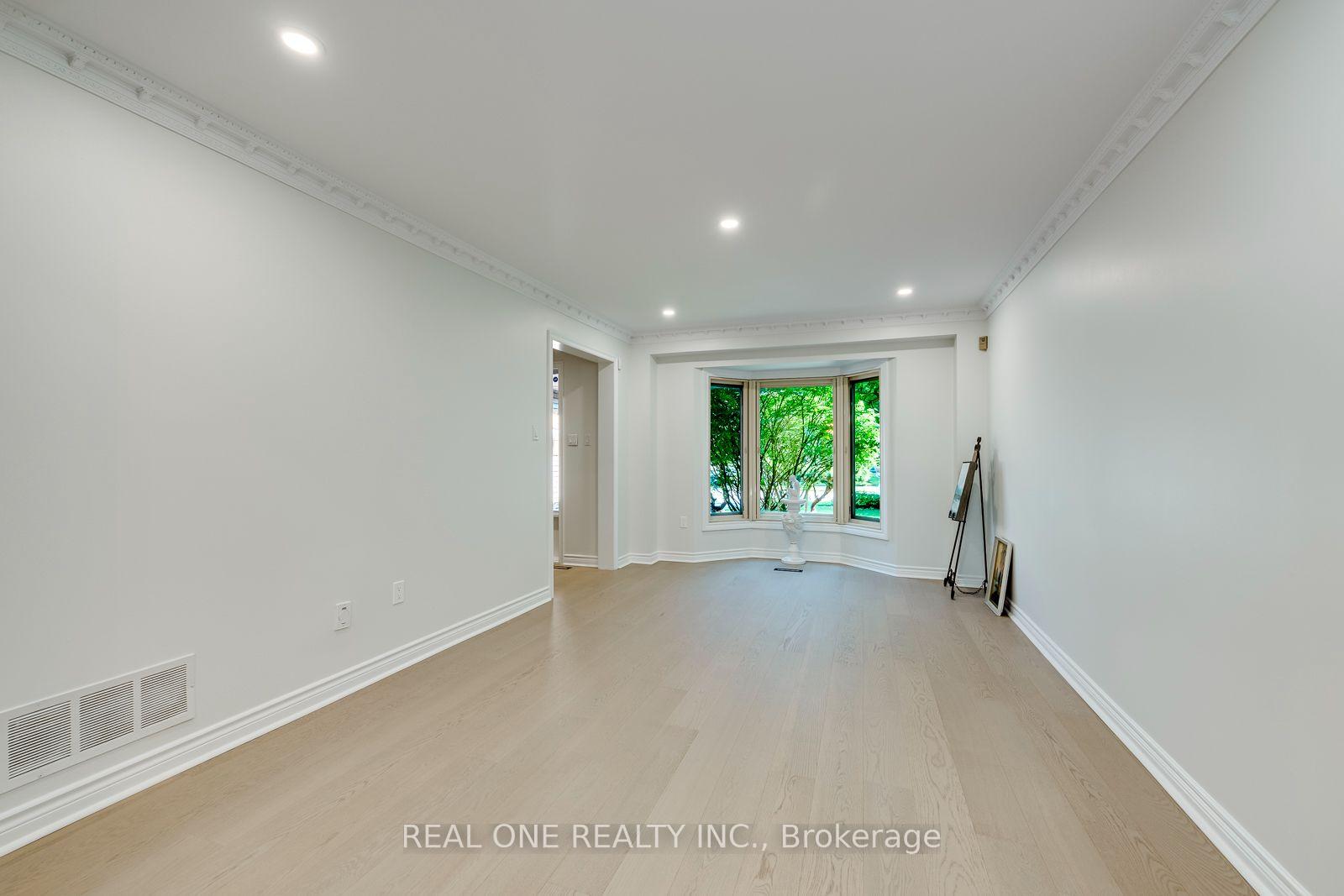 Photo 8 of 1124 Thoresby Drive, Oakville, Clearview — HOMEH