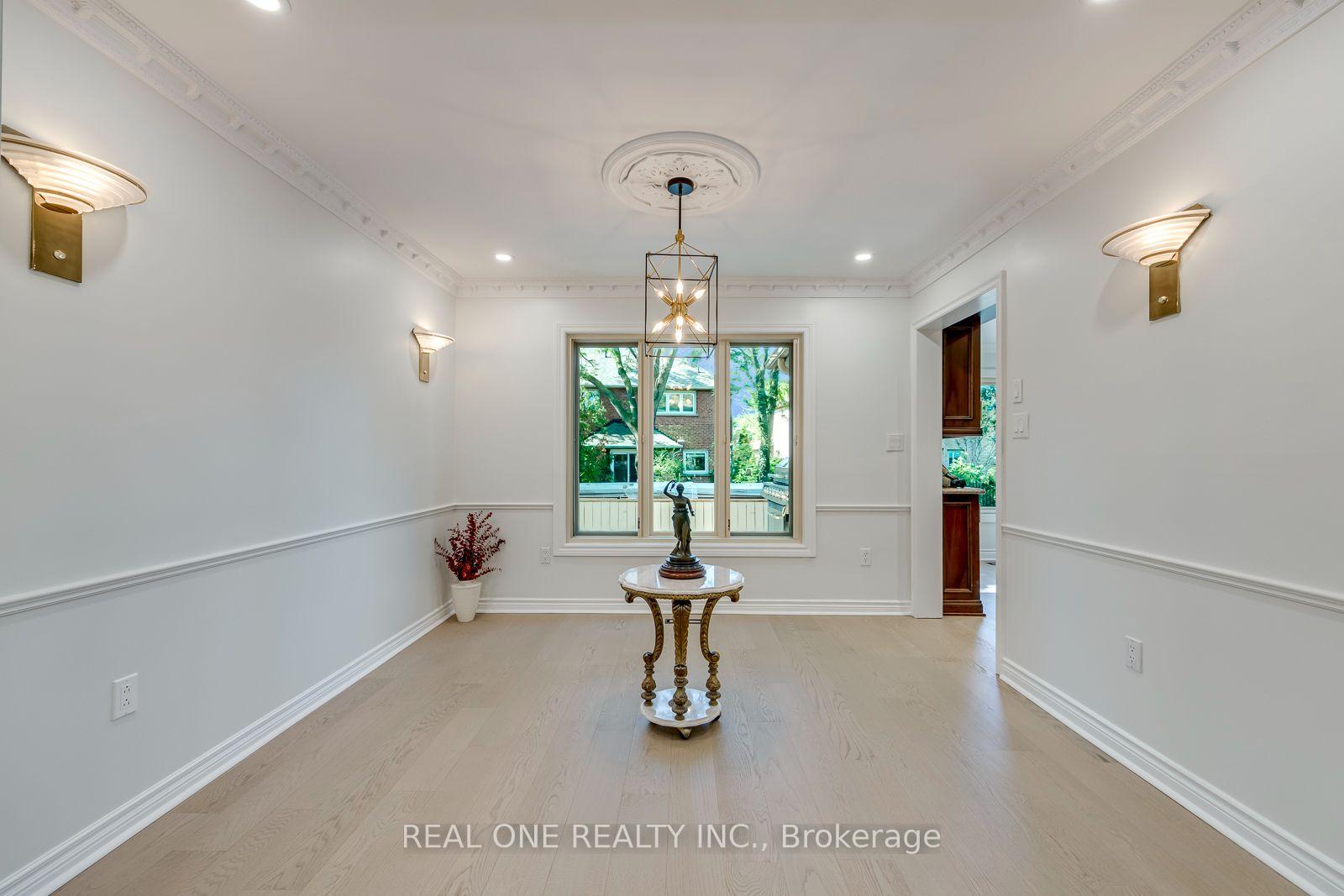 Photo 10 of 1124 Thoresby Drive, Oakville, Clearview — HOMEH