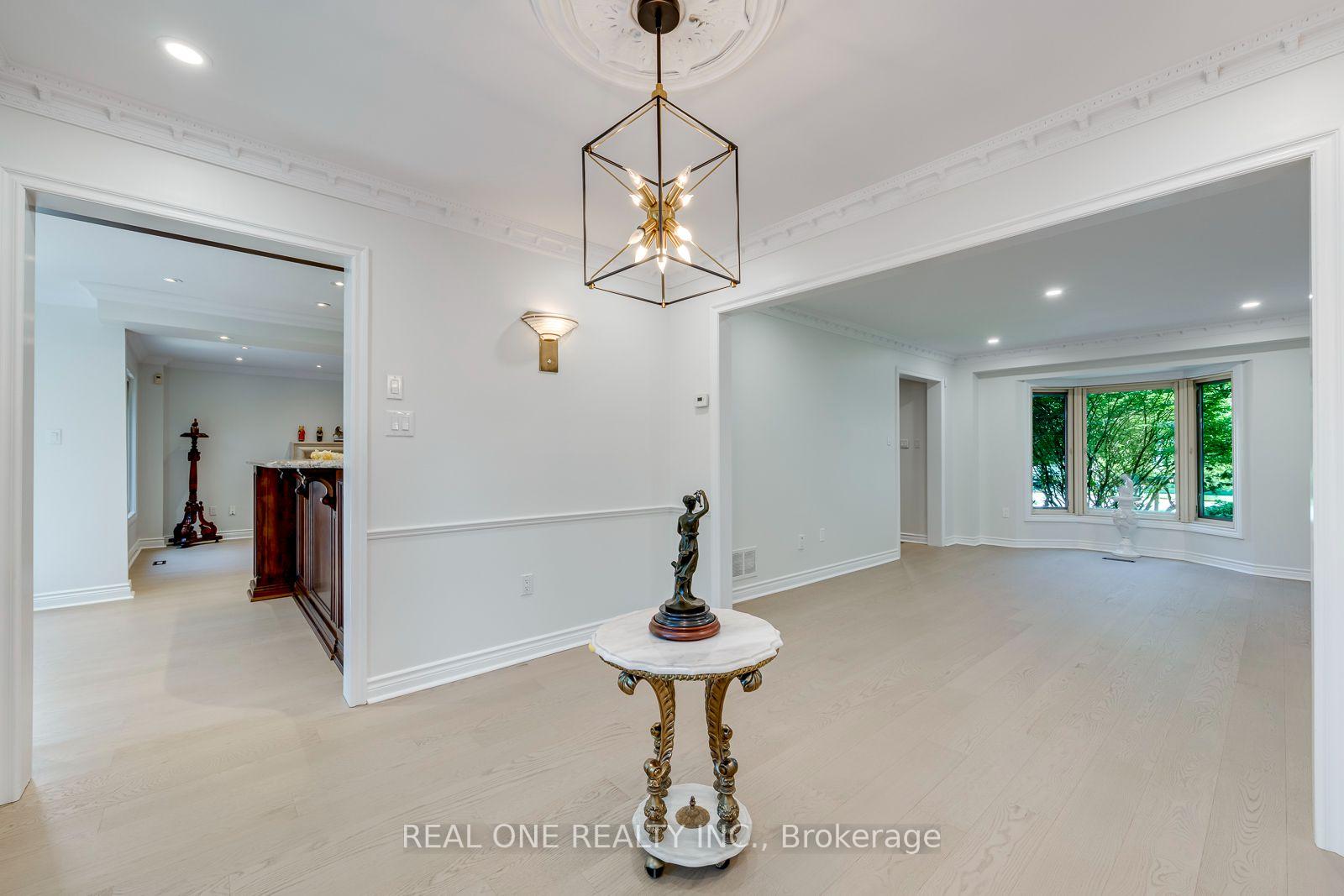 Photo 11 of 1124 Thoresby Drive, Oakville, Clearview — HOMEH