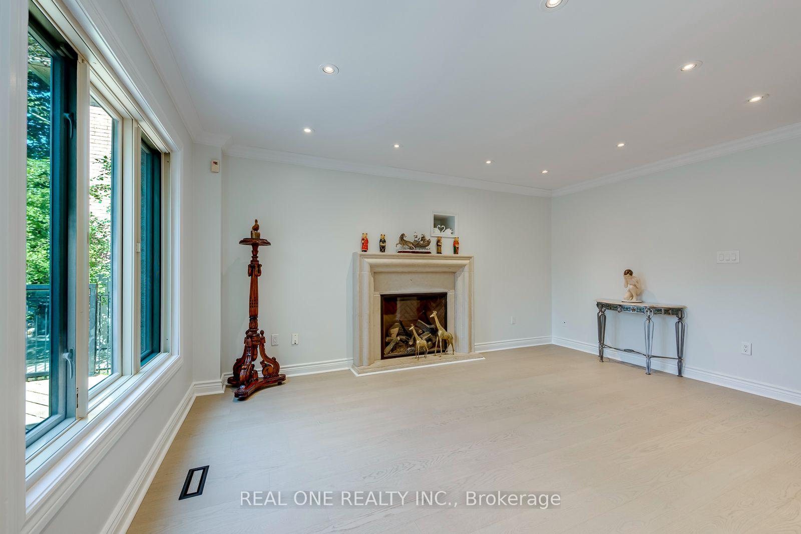 Photo 13 of 1124 Thoresby Drive, Oakville, Clearview — HOMEH