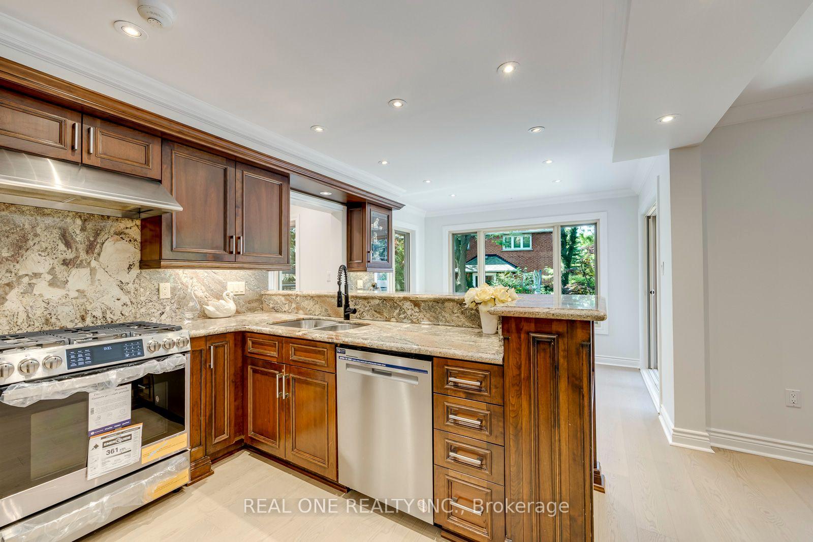 Photo 16 of 1124 Thoresby Drive, Oakville, Clearview — HOMEH