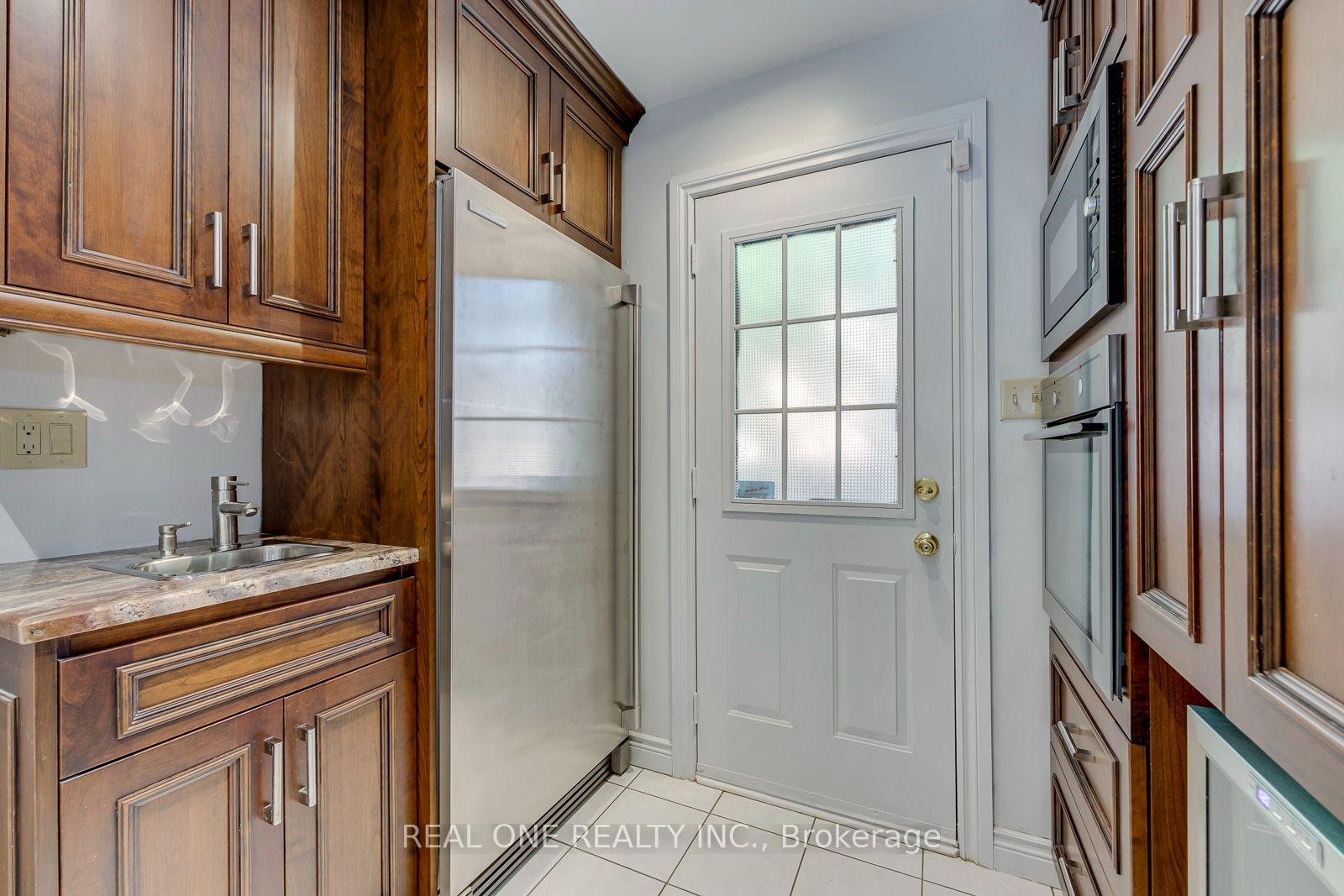 Photo 21 of 1124 Thoresby Drive, Oakville, Clearview — HOMEH
