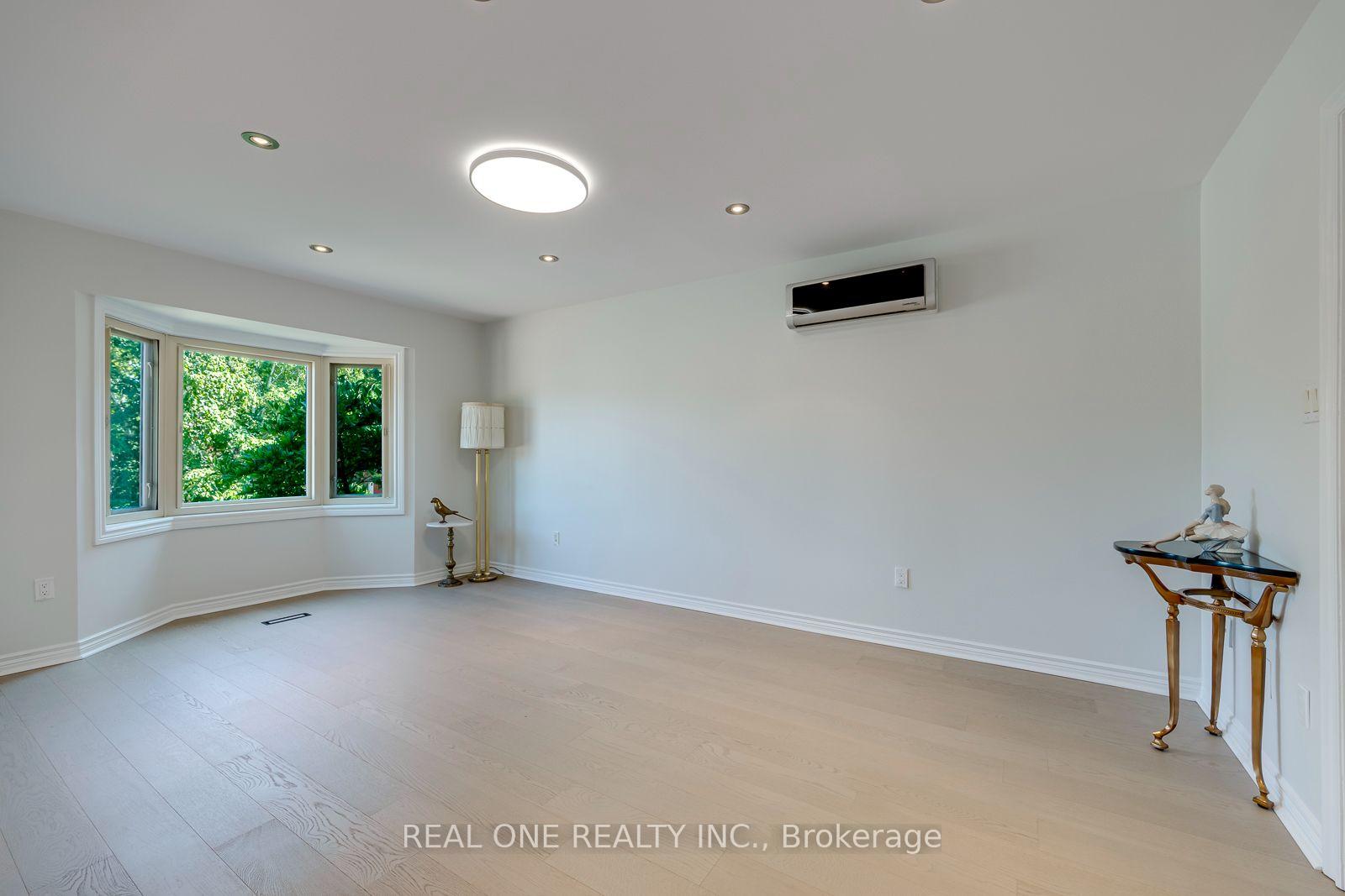 Photo 24 of 1124 Thoresby Drive, Oakville, Clearview — HOMEH
