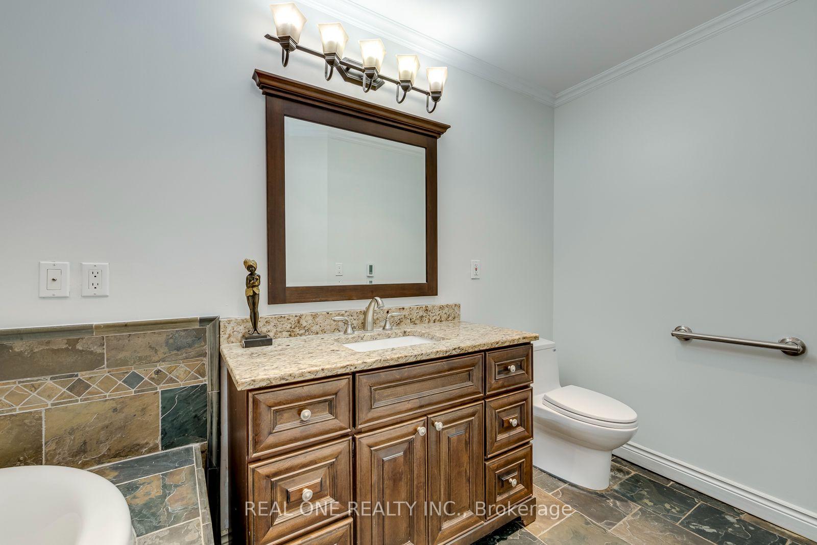 Photo 28 of 1124 Thoresby Drive, Oakville, Clearview — HOMEH