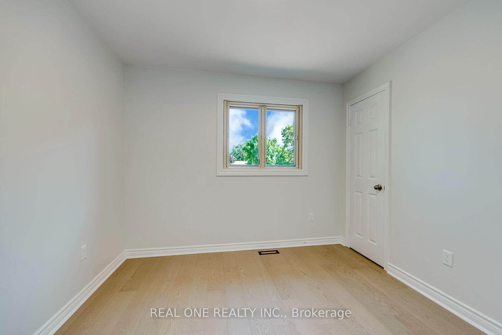Photo 32 of 1124 Thoresby Drive, Oakville, Clearview — HOMEH