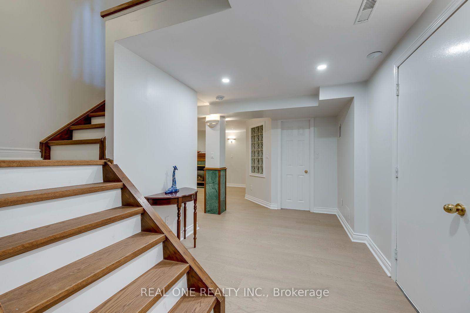 Photo 34 of 1124 Thoresby Drive, Oakville, Clearview — HOMEH