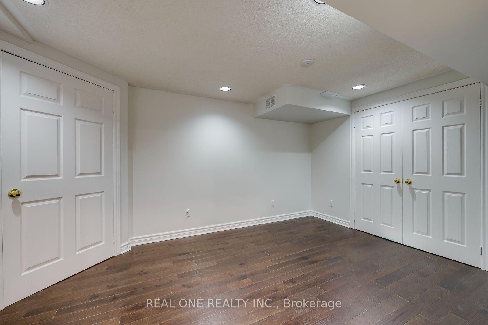 Photo 37 of 1124 Thoresby Drive, Oakville, Clearview — HOMEH