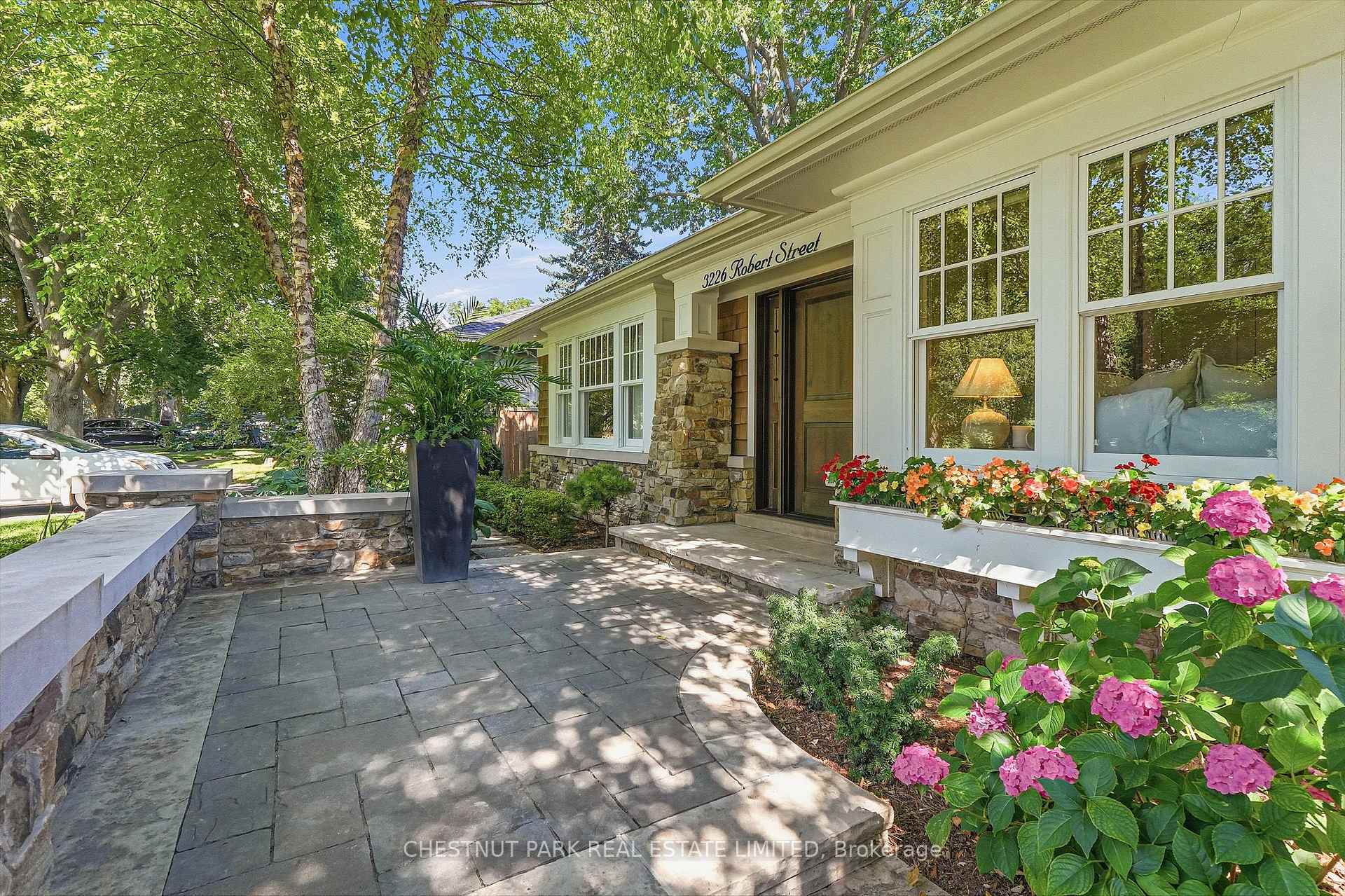 Photo 3 of 3226 Robert Street, Burlington, Roseland — HOMEH