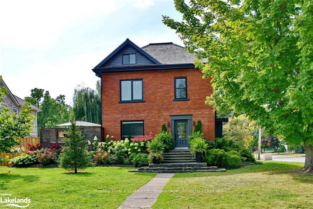 Front of 39 Alice Street W