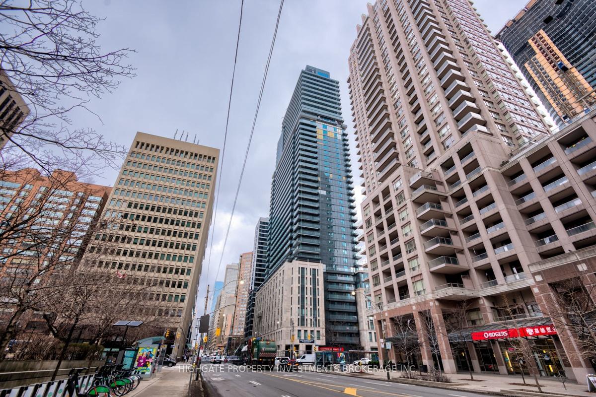 Photo of Unit 2711, 955 Bay Street