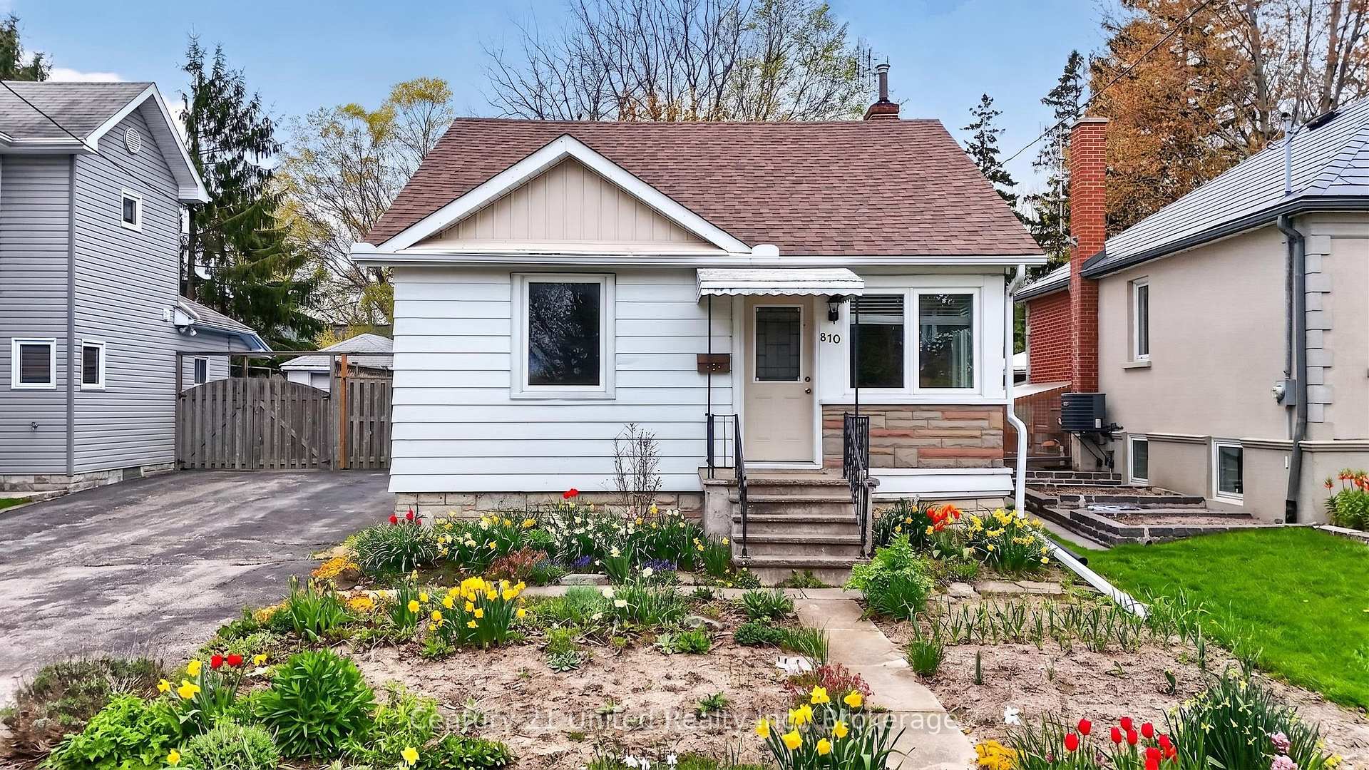 Photo 2 of 810 Byron Street S, Whitby, Downtown Whitby — HOMEH