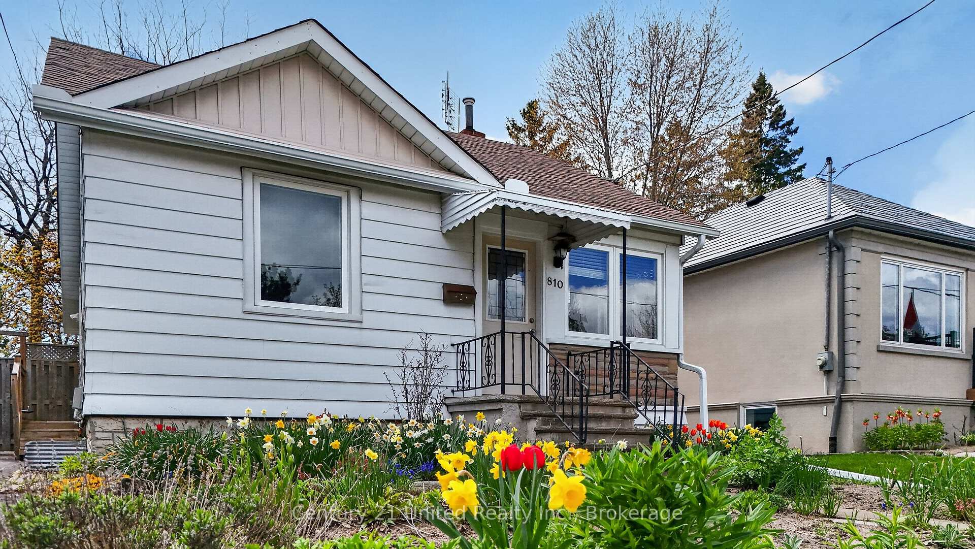 Photo 3 of 810 Byron Street S, Whitby, Downtown Whitby — HOMEH