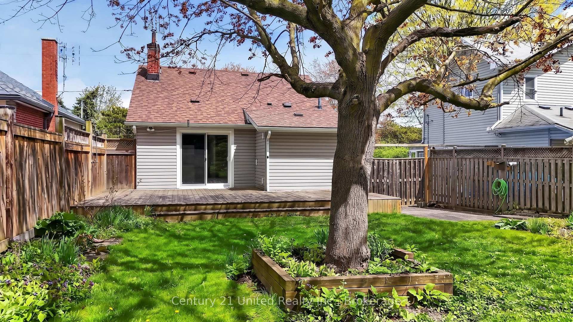 Photo 5 of 810 Byron Street S, Whitby, Downtown Whitby — HOMEH