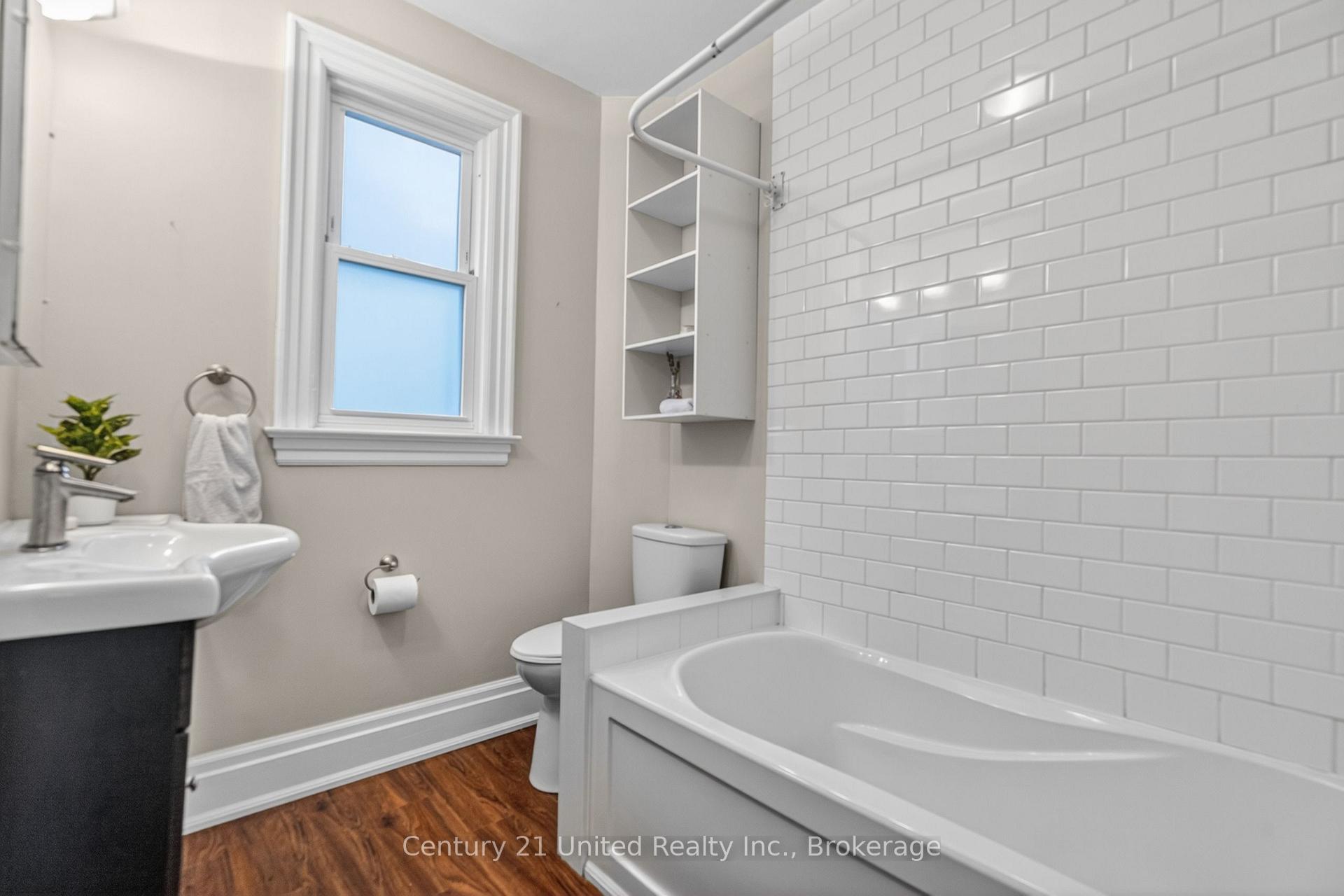 Photo 24 of 810 Byron Street S, Whitby, Downtown Whitby — HOMEH