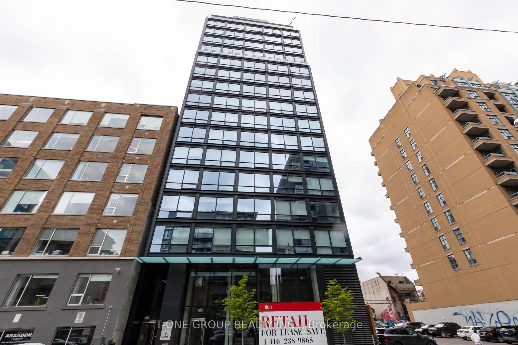 Front of Unit 1405, 458 Richmond Street W