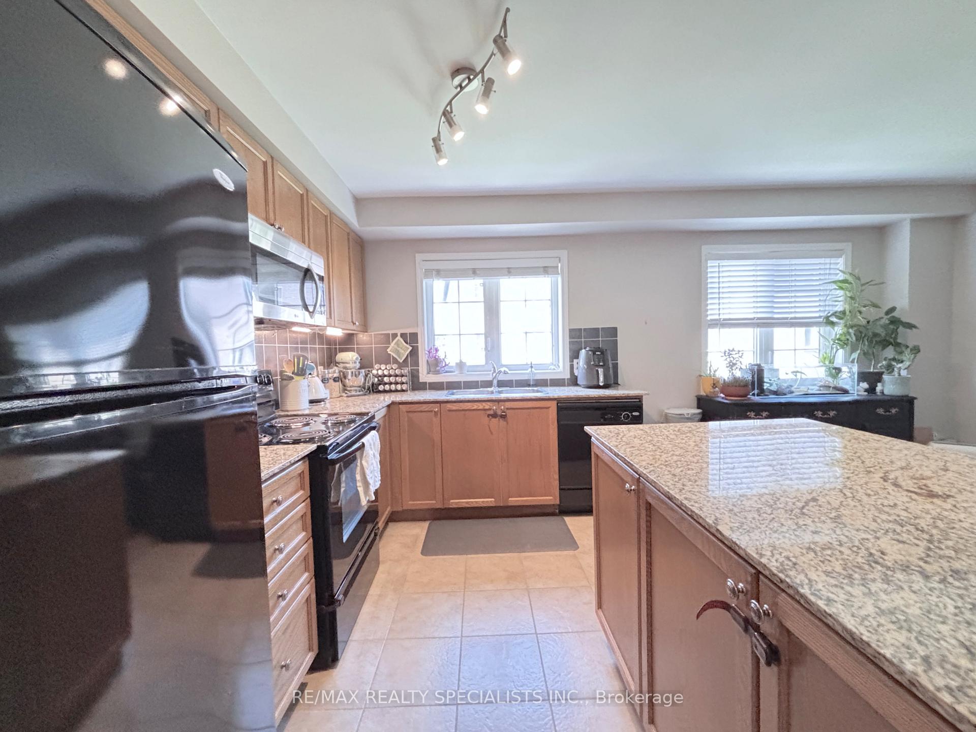 Photo 5 of Unit 53, 470 Beach Boulevard, Hamilton, Hamilton Beach — HOMEH