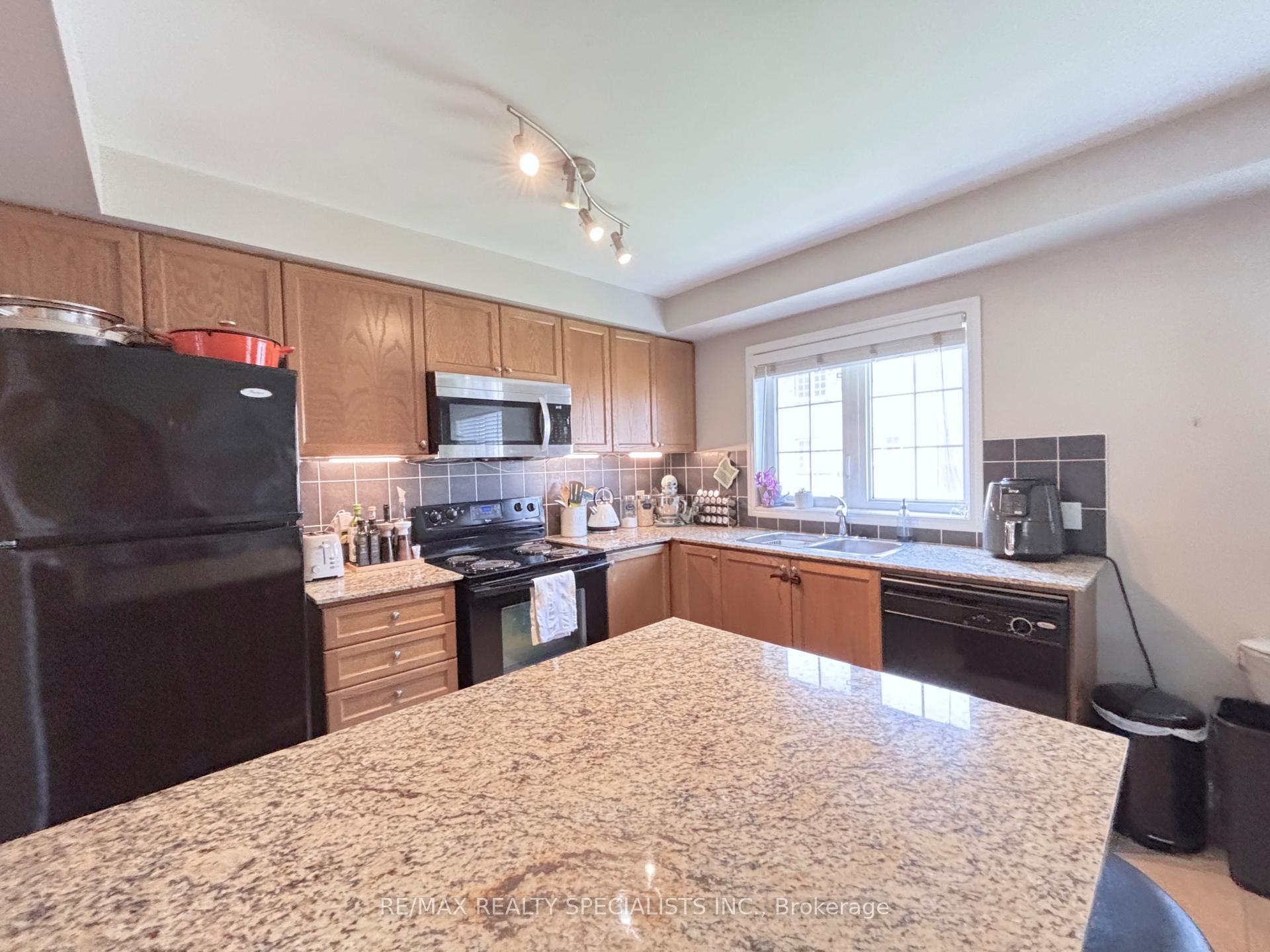 Photo 6 of Unit 53, 470 Beach Boulevard, Hamilton, Hamilton Beach — HOMEH