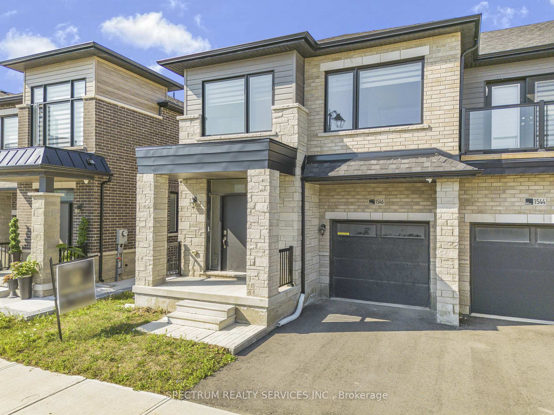 Photo 4 of 1546 Rose Way, Milton, Cobban — HOMEH