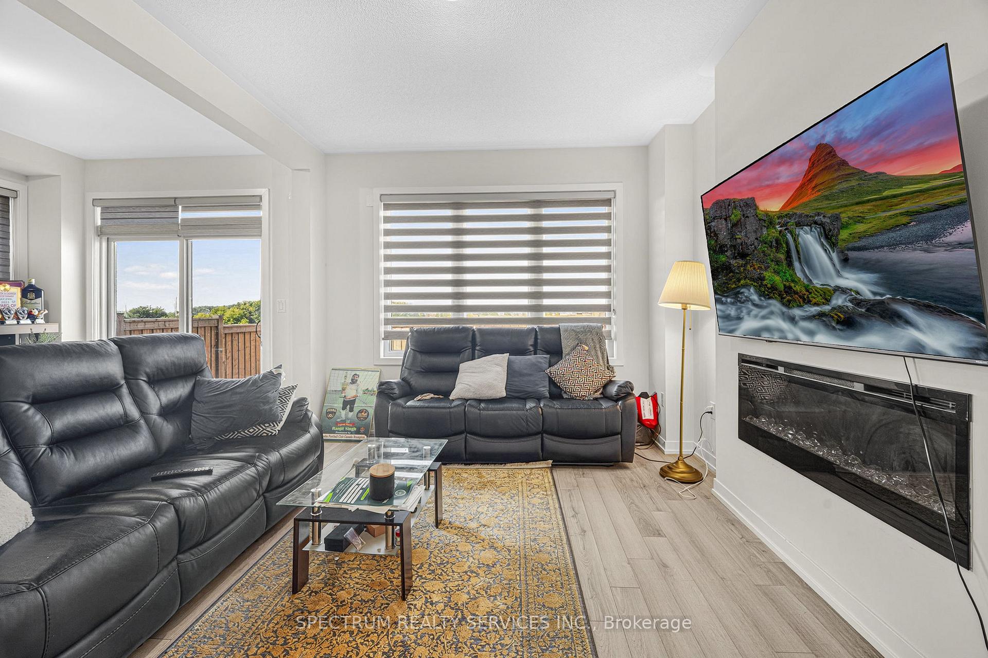 Photo 10 of 1546 Rose Way, Milton, Cobban — HOMEH