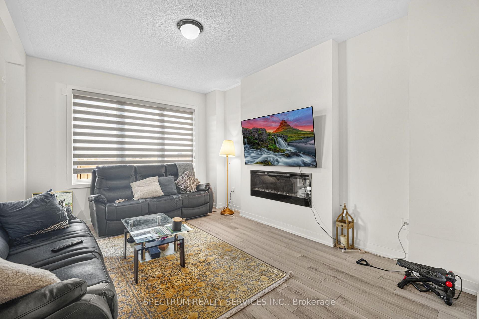 Photo 11 of 1546 Rose Way, Milton, Cobban — HOMEH
