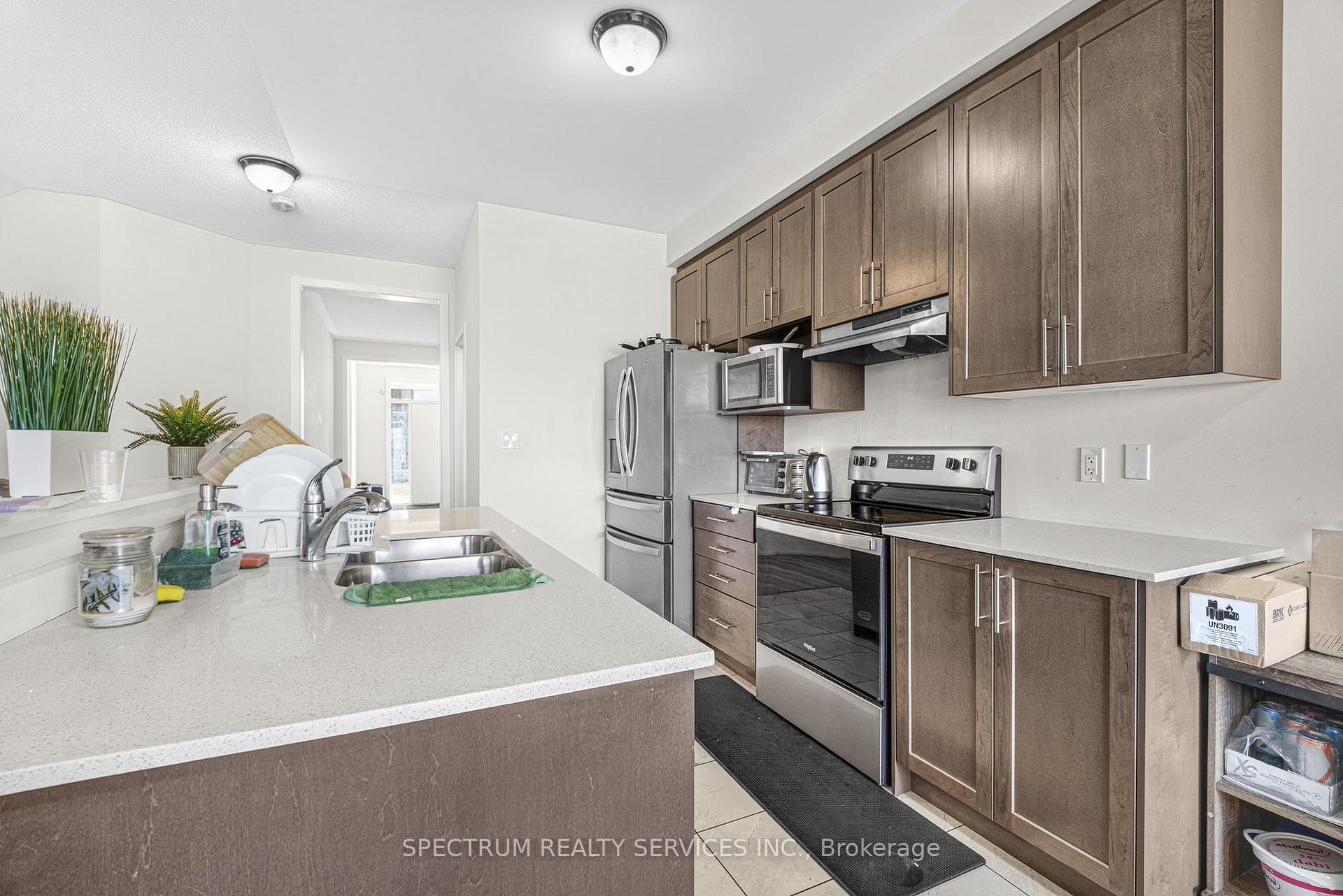 Photo 13 of 1546 Rose Way, Milton, Cobban — HOMEH