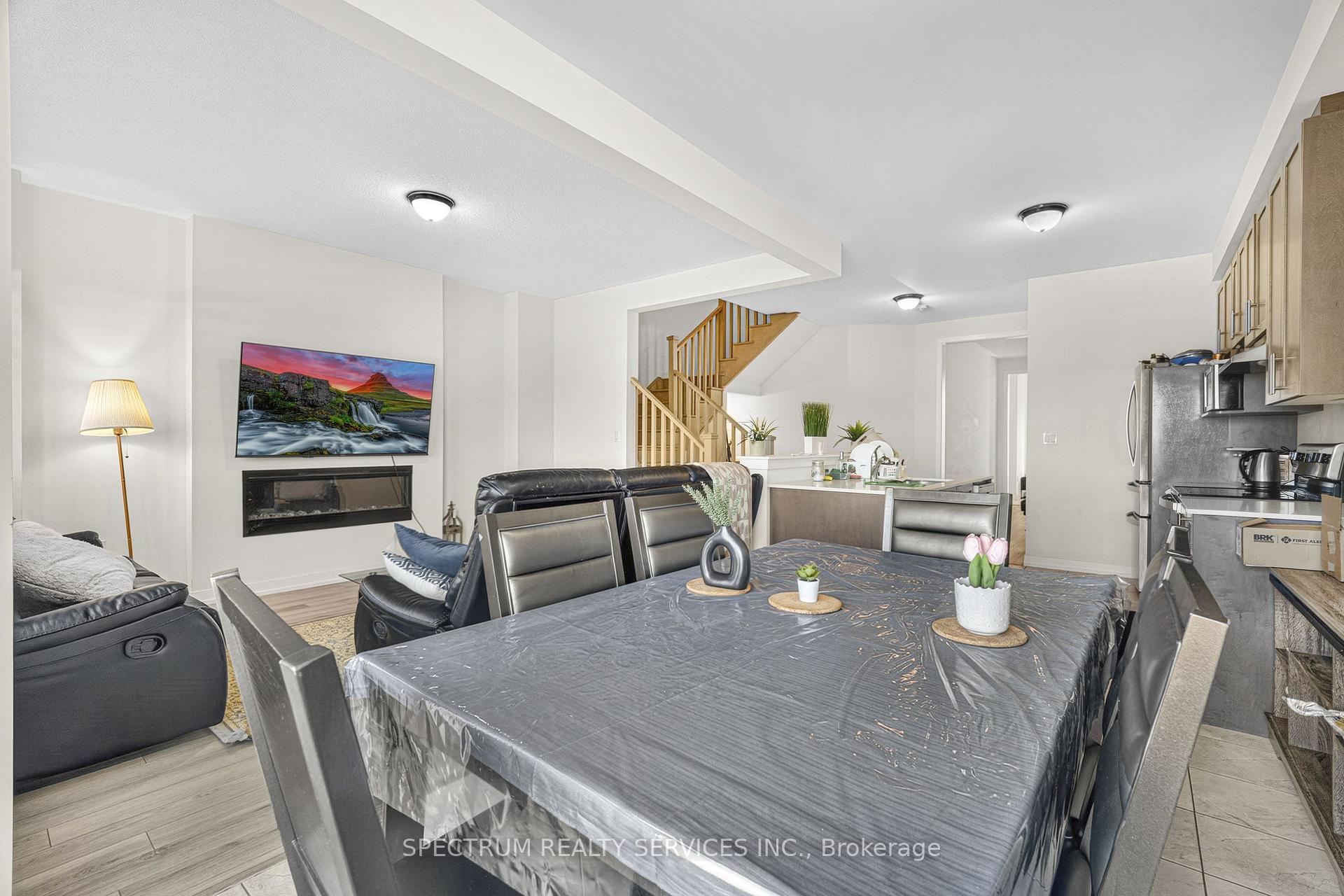 Photo 17 of 1546 Rose Way, Milton, Cobban — HOMEH