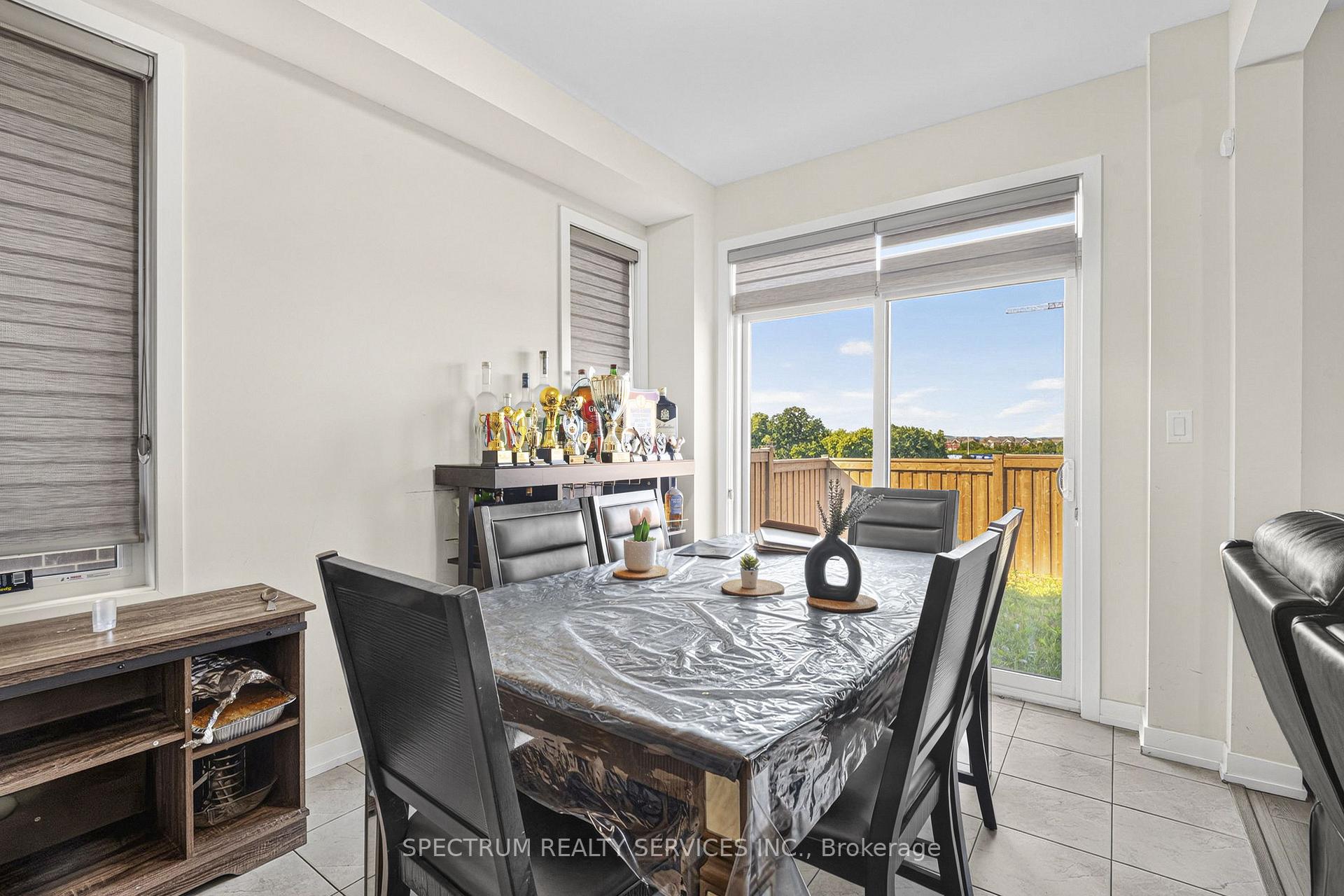 Photo 18 of 1546 Rose Way, Milton, Cobban — HOMEH