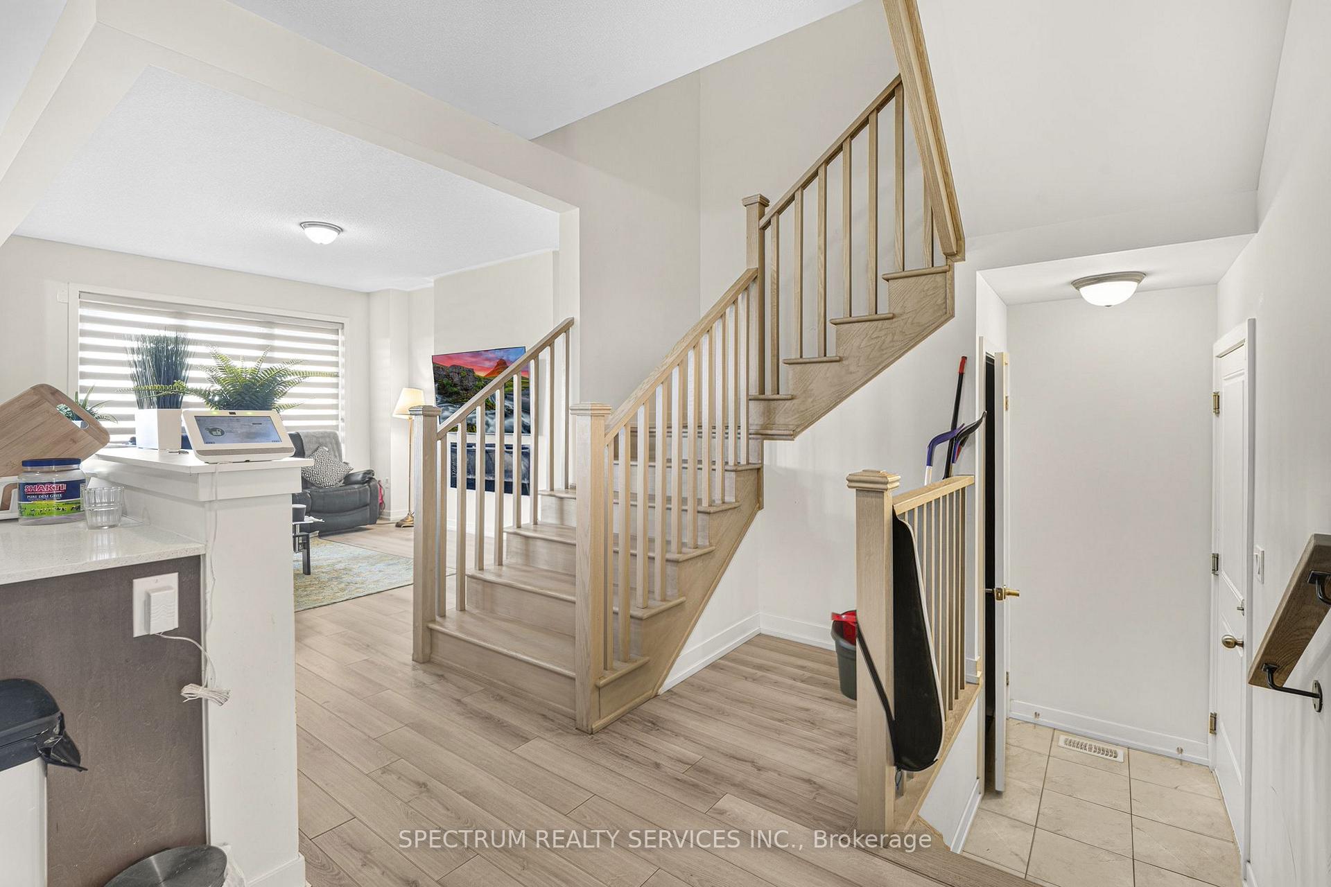 Photo 22 of 1546 Rose Way, Milton, Cobban — HOMEH