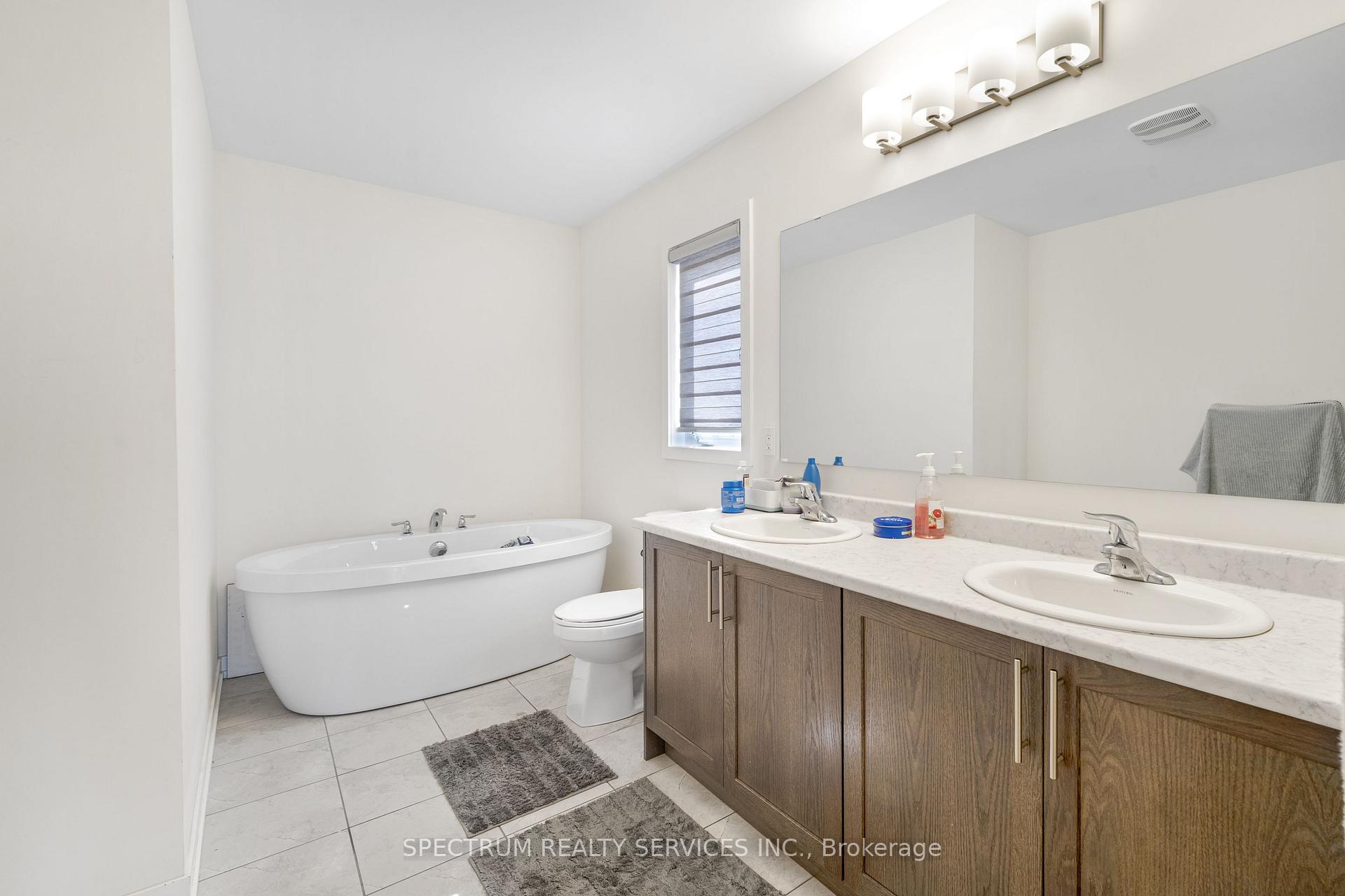 Photo 26 of 1546 Rose Way, Milton, Cobban — HOMEH