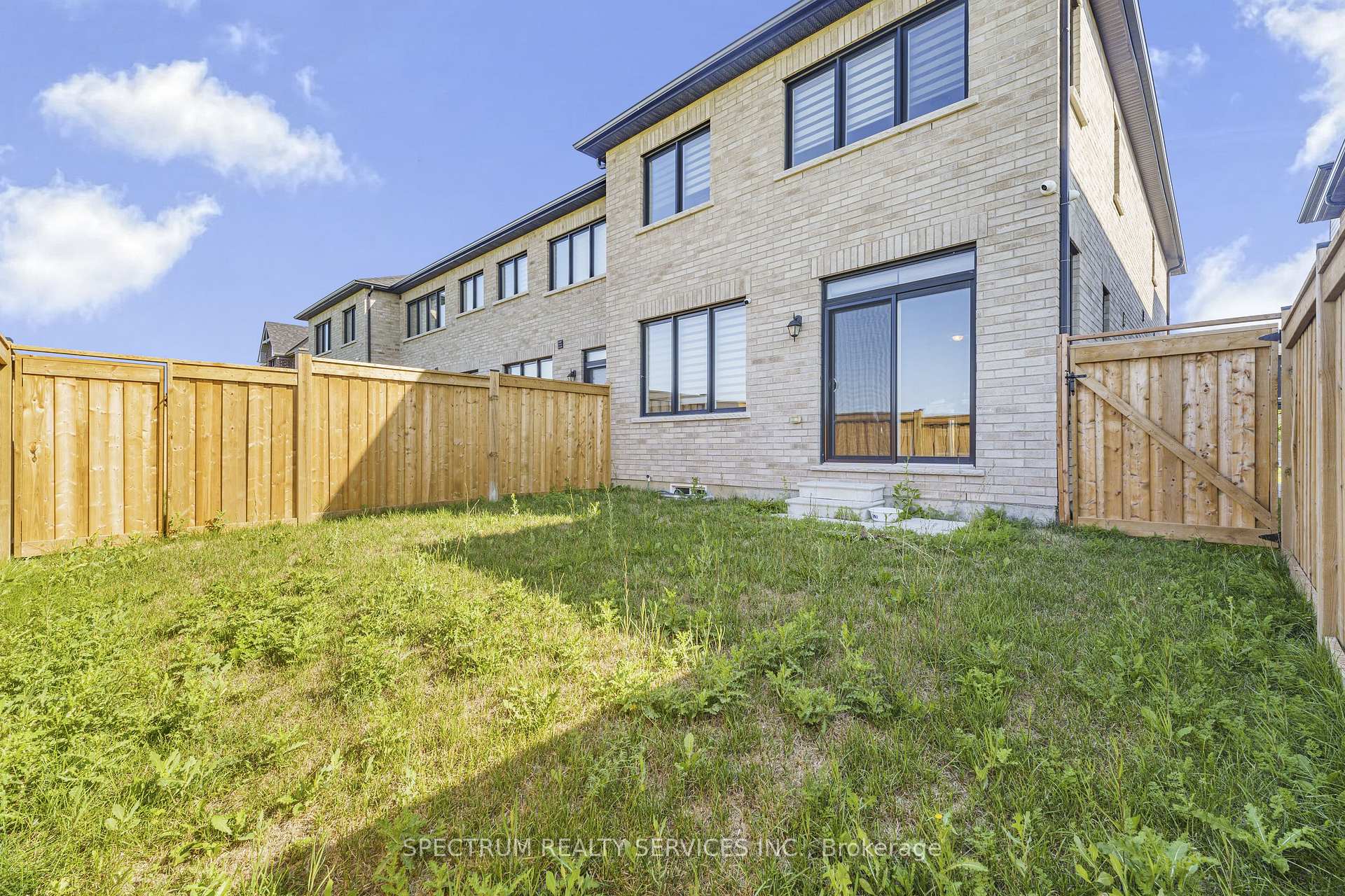 Photo 33 of 1546 Rose Way, Milton, Cobban — HOMEH