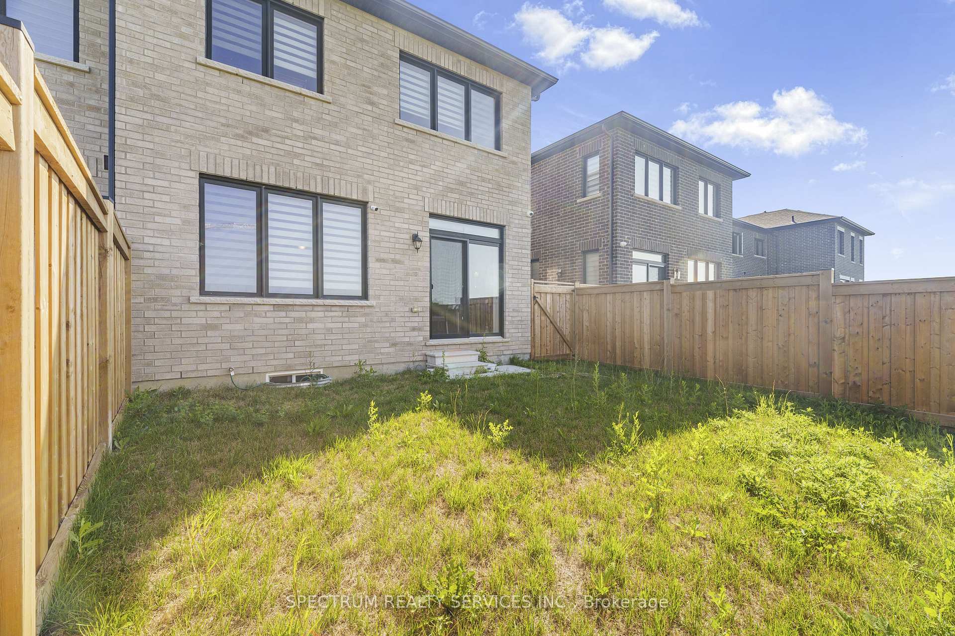 Photo 38 of 1546 Rose Way, Milton, Cobban — HOMEH