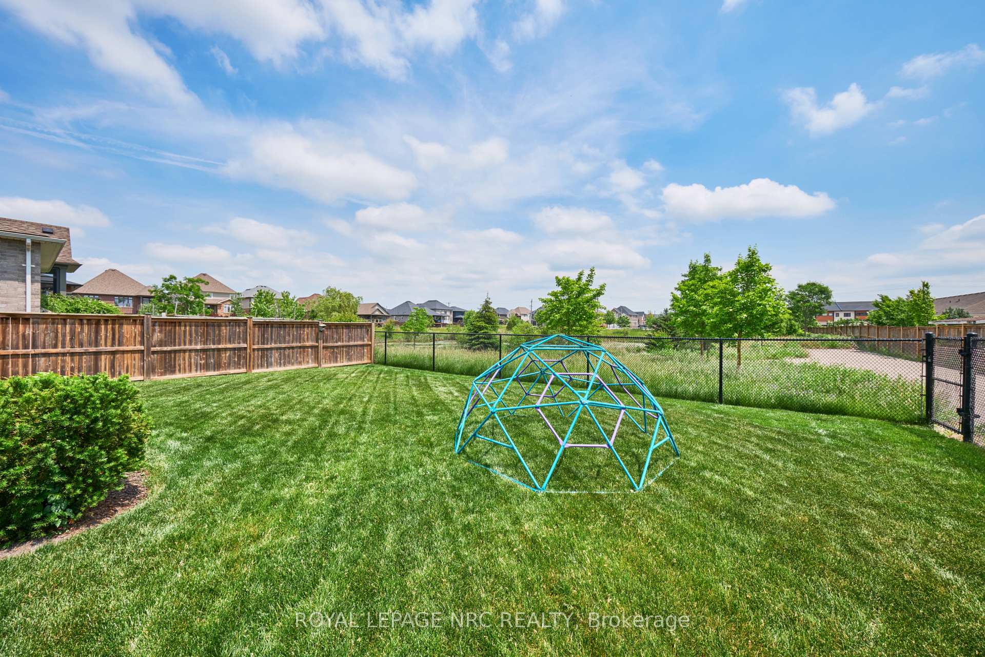 Photo 5 of 80 Days Avenue, Thorold, Hurricane/Merrittville — HOMEH