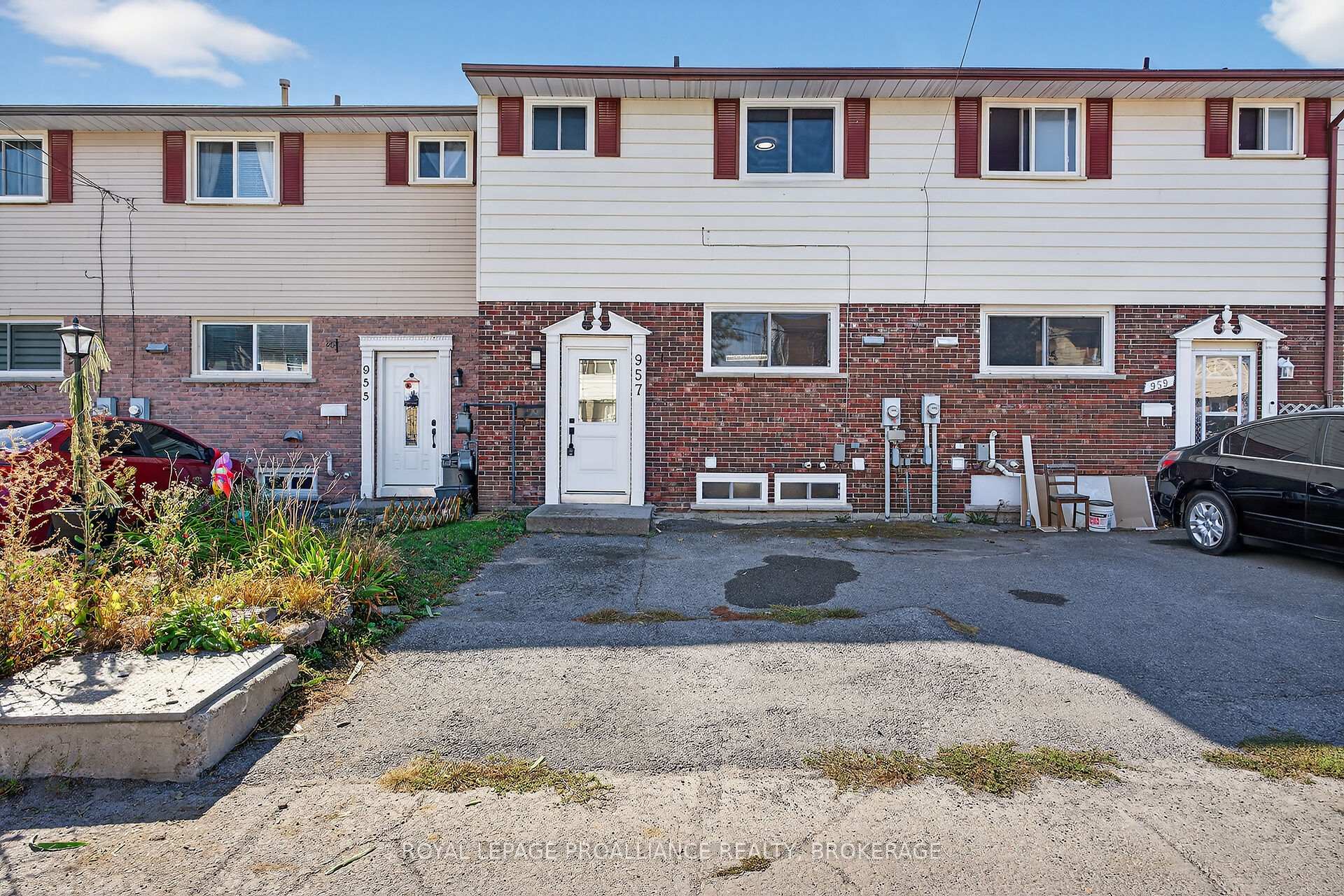Photo 2 of 957 Oakview Avenue, Kingston, South of Taylor-Kidd Blvd — HOMEH