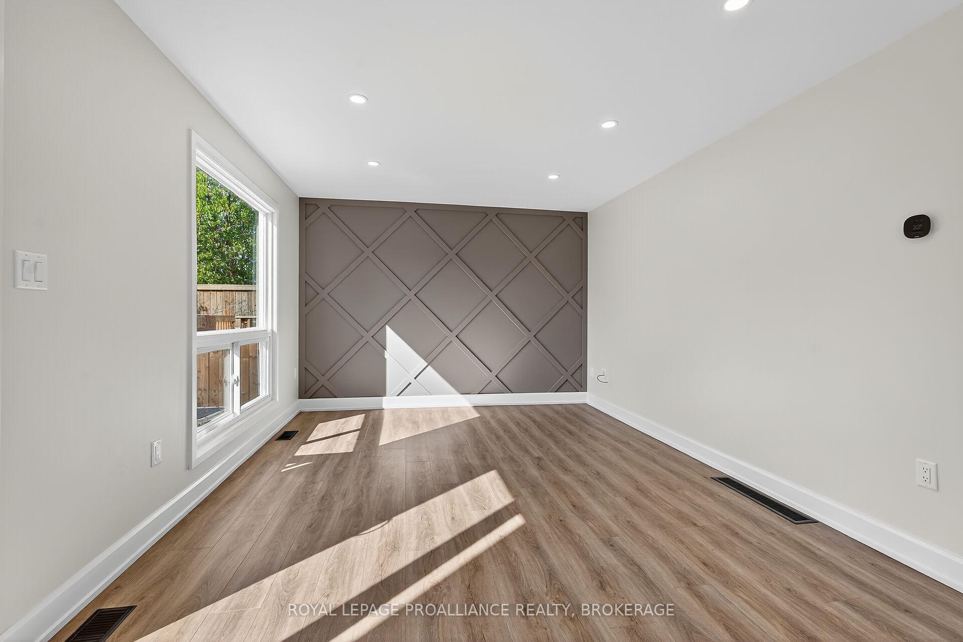 Photo 7 of 957 Oakview Avenue, Kingston, South of Taylor-Kidd Blvd — HOMEH
